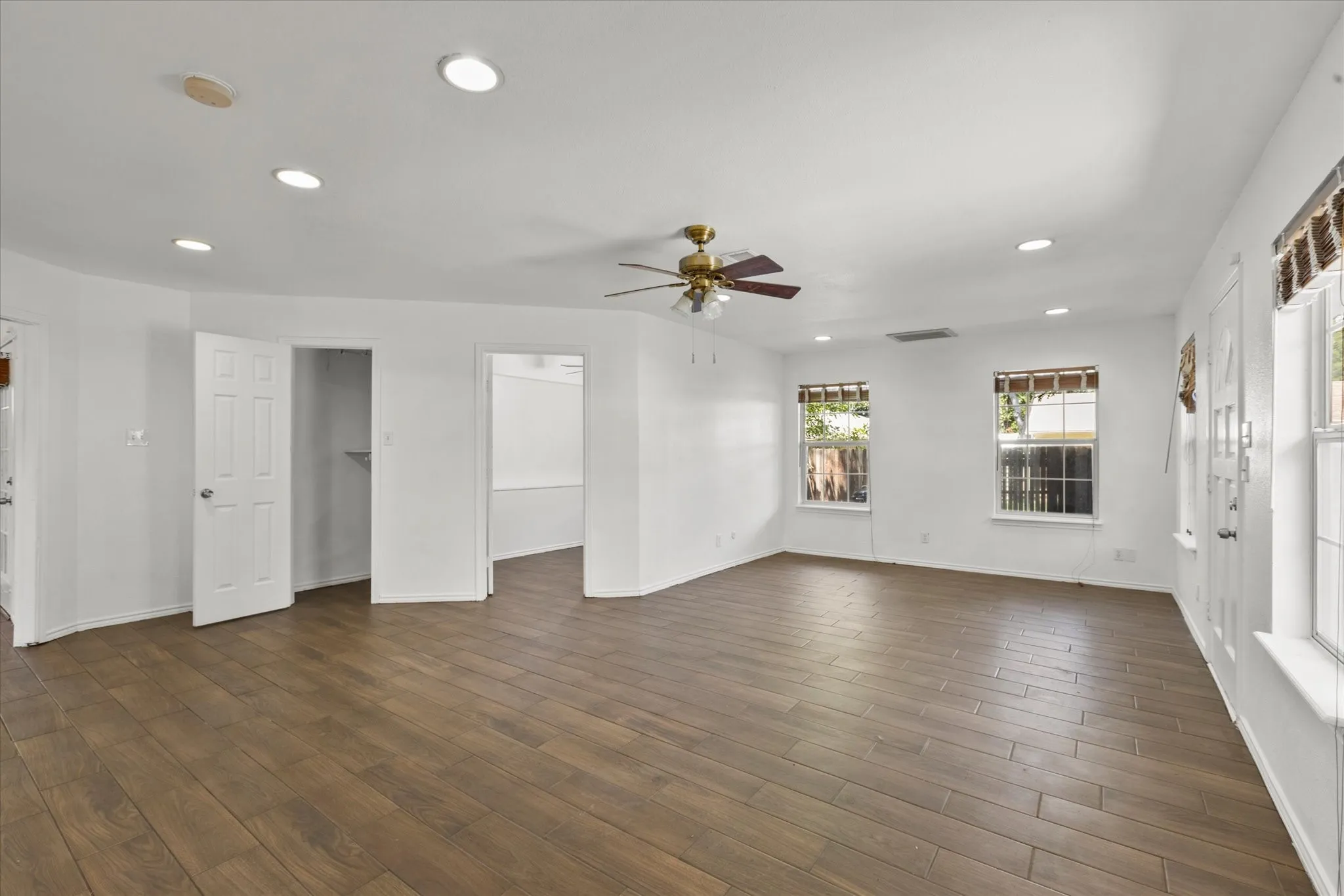 Single Family Residence For Rent in Tarrant County , 2704 Wolff Drive, Arlington, Texas 76015, 4 Bedroom, 3 Bathroom, 2 Garage spaces, 2,848 Sqft, built in 1984, mls#21403596, Real Estate Agent in Arlington, Homes For Rent in Tarrant county, Homes For Rent in Arlington, Realtor in Arlington Texas, Real Estate Brokerage Independent Realty Texas, Luminita Cordes Realtor