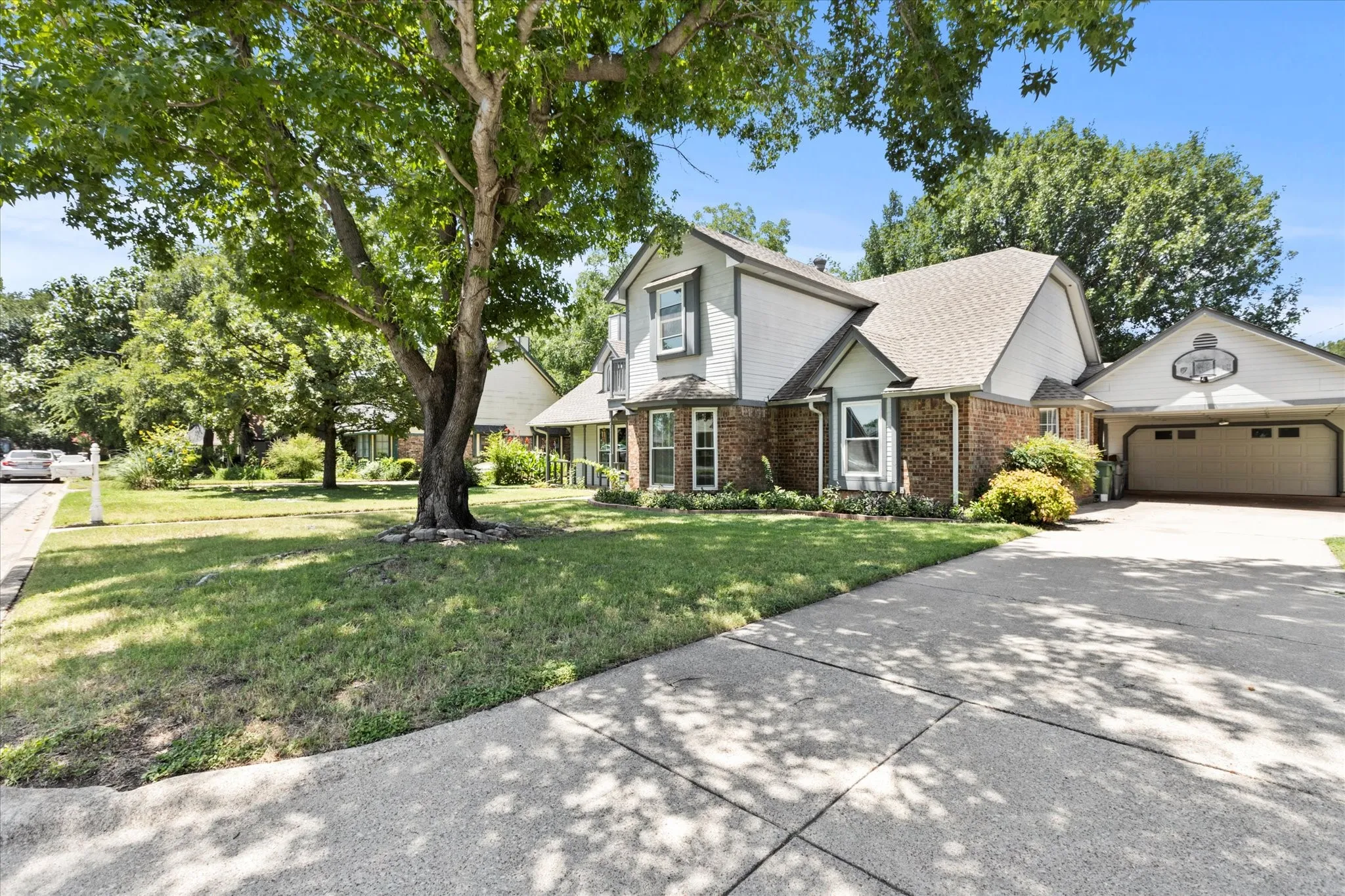 Single Family Residence For Rent in Tarrant County , 2704 Wolff Drive, Arlington, Texas 76015, 4 Bedroom, 3 Bathroom, 2 Garage spaces, 2,848 Sqft, built in 1984, mls#21403596, Real Estate Agent in Arlington, Homes For Rent in Tarrant county, Homes For Rent in Arlington, Realtor in Arlington Texas, Real Estate Brokerage Independent Realty Texas, Luminita Cordes Realtor