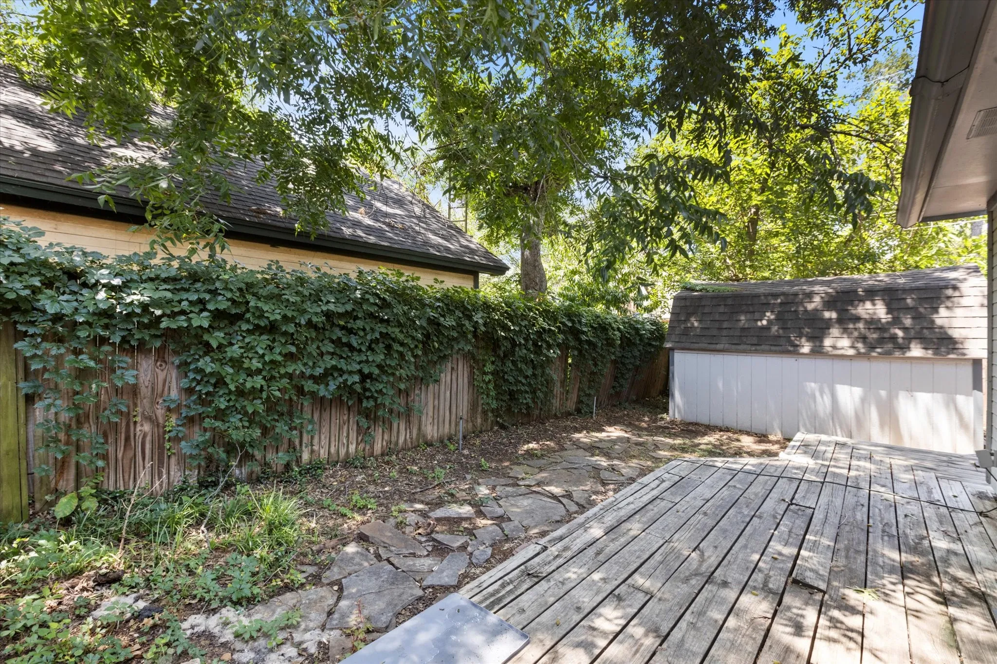 Single Family Residence For Rent in Tarrant County , 2704 Wolff Drive, Arlington, Texas 76015, 4 Bedroom, 3 Bathroom, 2 Garage spaces, 2,848 Sqft, built in 1984, mls#21403596, Real Estate Agent in Arlington, Homes For Rent in Tarrant county, Homes For Rent in Arlington, Realtor in Arlington Texas, Real Estate Brokerage Independent Realty Texas, Luminita Cordes Realtor