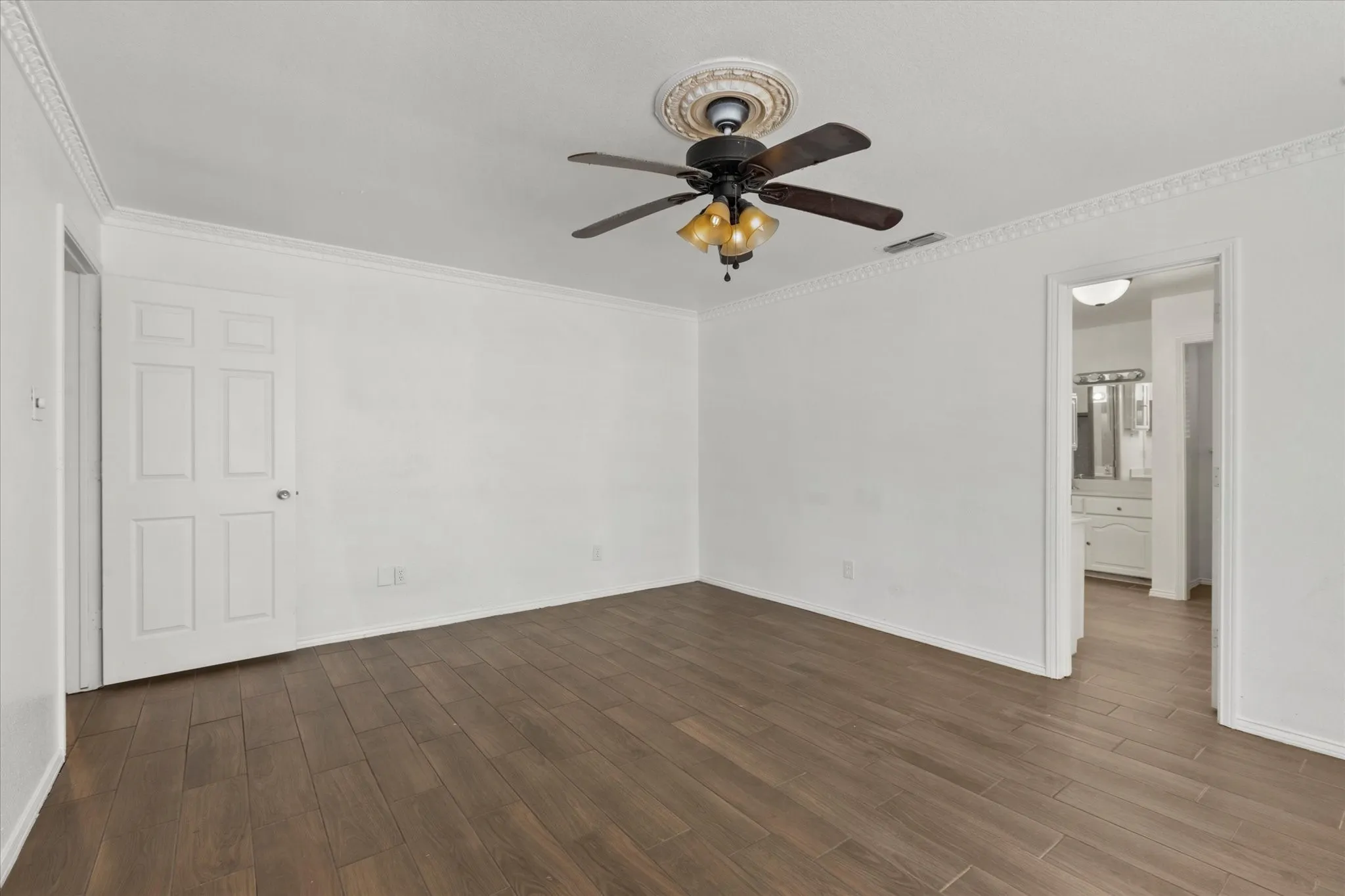Single Family Residence For Rent in Tarrant County , 2704 Wolff Drive, Arlington, Texas 76015, 4 Bedroom, 3 Bathroom, 2 Garage spaces, 2,848 Sqft, built in 1984, mls#21403596, Real Estate Agent in Arlington, Homes For Rent in Tarrant county, Homes For Rent in Arlington, Realtor in Arlington Texas, Real Estate Brokerage Independent Realty Texas, Luminita Cordes Realtor