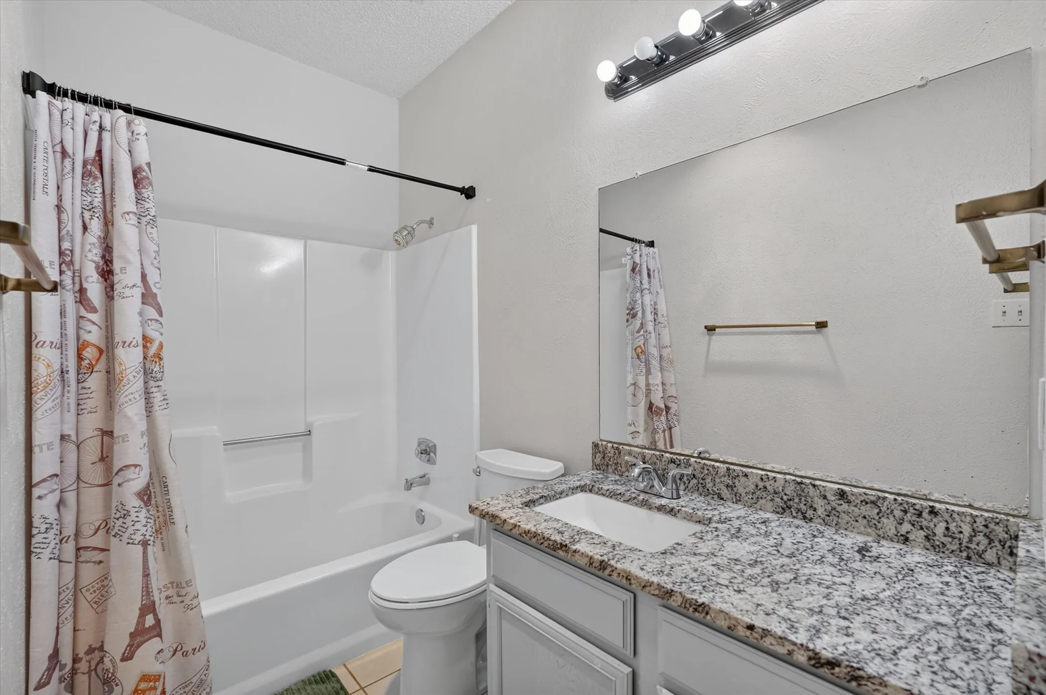 Condominium For Sale in Dallas County , 9254 Forest Lane 106, Dallas, Texas 75243, 1 Bedroom, 1 Bathroom, Garage spaces, 748 Sqft, built in 1982, mls#21403598, Real Estate Agent in Dallas, Homes For Sale in Dallas county, Homes For Sale in Dallas, Realtor in Dallas Texas, Real Estate Brokerage Independent Realty Texas, Luminita Cordes Realtor