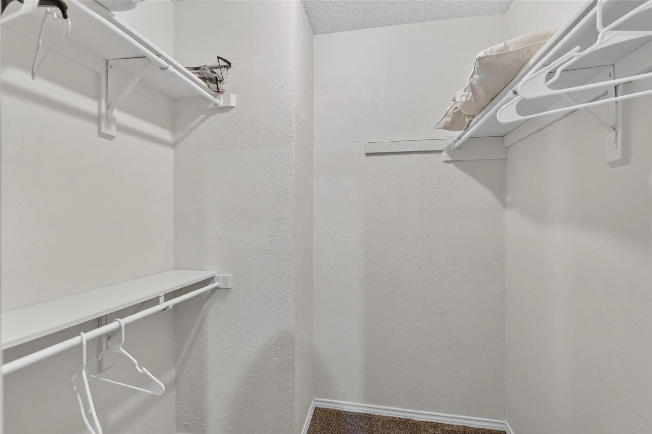 Condominium For Sale in Dallas County , 9254 Forest Lane 106, Dallas, Texas 75243, 1 Bedroom, 1 Bathroom, Garage spaces, 748 Sqft, built in 1982, mls#21403598, Real Estate Agent in Dallas, Homes For Sale in Dallas county, Homes For Sale in Dallas, Realtor in Dallas Texas, Real Estate Brokerage Independent Realty Texas, Luminita Cordes Realtor