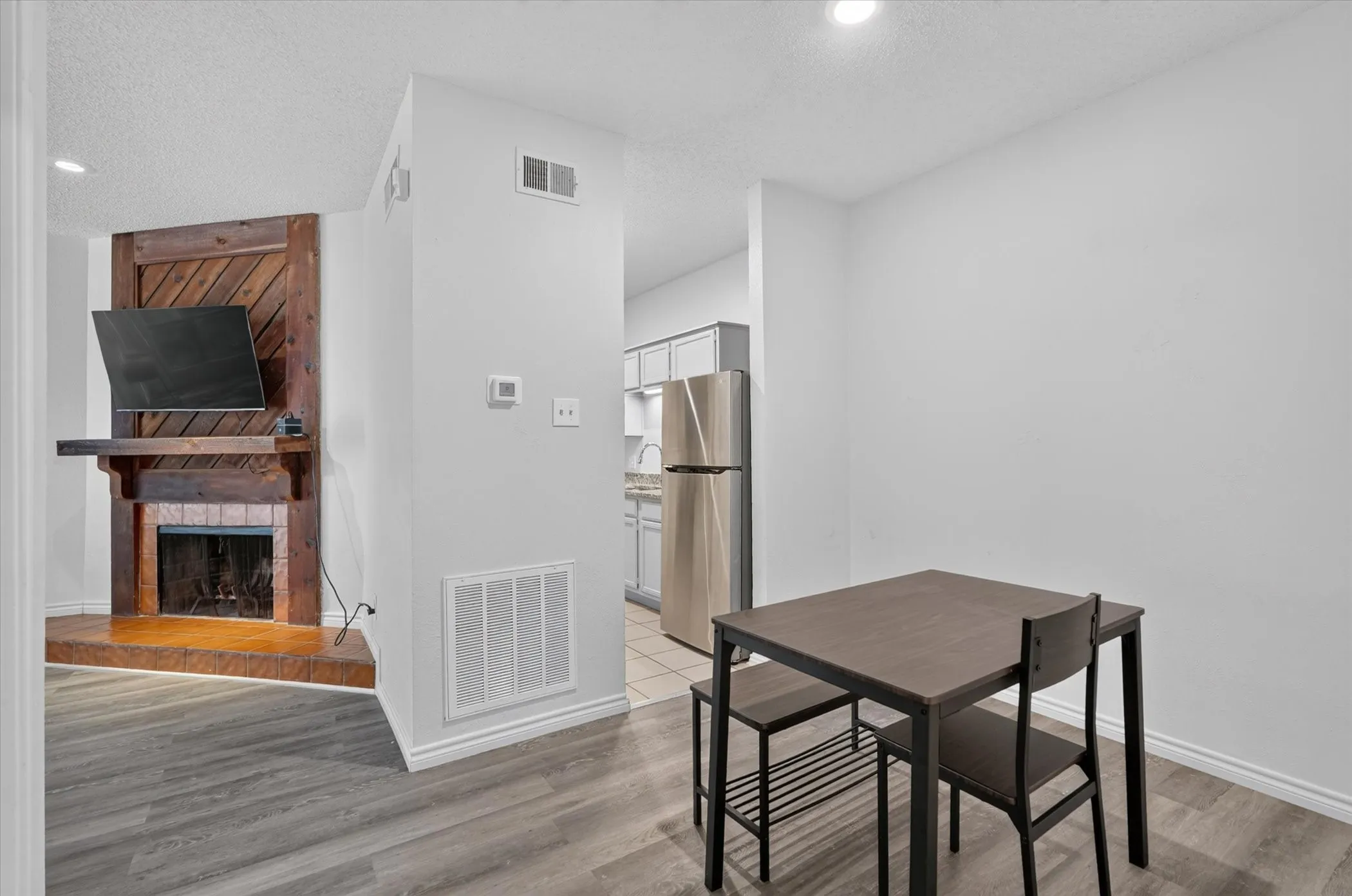Condominium For Sale in Dallas County , 9254 Forest Lane 106, Dallas, Texas 75243, 1 Bedroom, 1 Bathroom, Garage spaces, 748 Sqft, built in 1982, mls#21403598, Real Estate Agent in Dallas, Homes For Sale in Dallas county, Homes For Sale in Dallas, Realtor in Dallas Texas, Real Estate Brokerage Independent Realty Texas, Luminita Cordes Realtor
