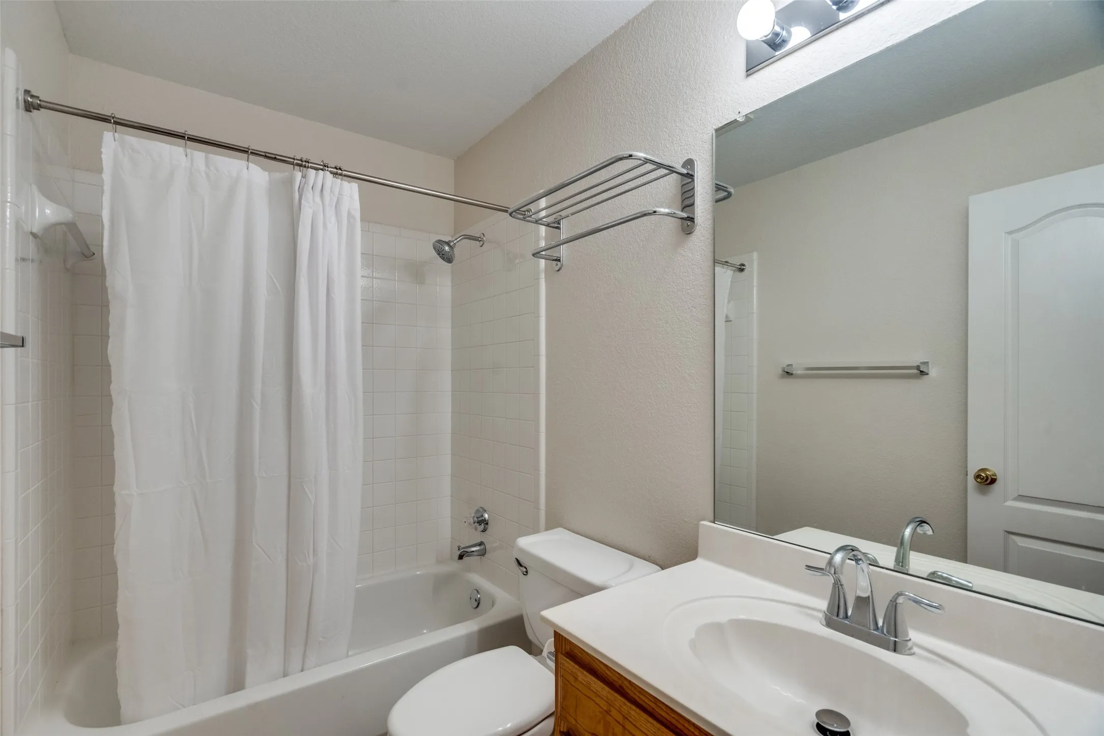Secondary bath with tub shower combo