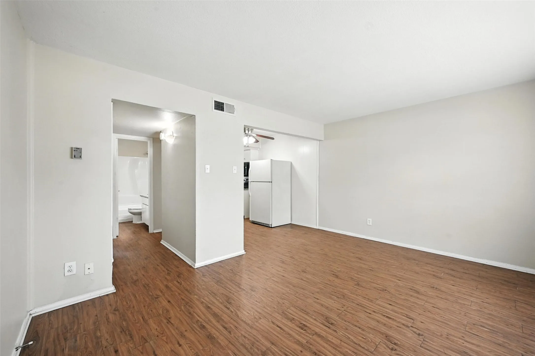 Apartment For Rent in Collin County , 103 W Brown Street 1, Wylie, Texas 75098, 1 Bedroom, 1 Bathroom, Garage spaces, 650 Sqft, built in 1963, mls#21403603, Real Estate Agent in Wylie, Homes For Rent in Collin county, Homes For Rent in Wylie, Realtor in Wylie Texas, Real Estate Brokerage Independent Realty Texas, Luminita Cordes Realtor