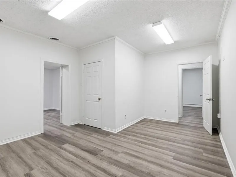 Office For Rent in Dallas County , 914 W Commerce Street, Dallas, Texas 75208, 0, 0, Garage spaces, 0 Sqft, built in 1956, mls#21403597, Real Estate Agent in Dallas, Homes For Rent in Dallas county, Homes For Rent in Dallas, Realtor in Dallas Texas, Real Estate Brokerage Independent Realty Texas, Luminita Cordes Realtor