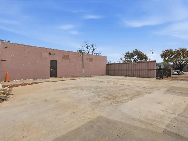 Office For Rent in Dallas County , 914 W Commerce Street, Dallas, Texas 75208, 0, 0, Garage spaces, 0 Sqft, built in 1956, mls#21403597, Real Estate Agent in Dallas, Homes For Rent in Dallas county, Homes For Rent in Dallas, Realtor in Dallas Texas, Real Estate Brokerage Independent Realty Texas, Luminita Cordes Realtor