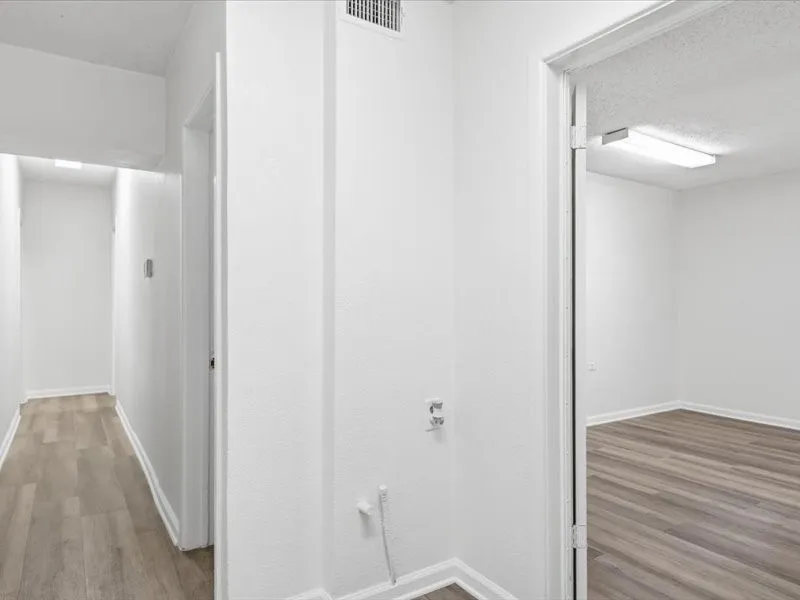 Office For Rent in Dallas County , 914 W Commerce Street, Dallas, Texas 75208, 0, 0, Garage spaces, 0 Sqft, built in 1956, mls#21403597, Real Estate Agent in Dallas, Homes For Rent in Dallas county, Homes For Rent in Dallas, Realtor in Dallas Texas, Real Estate Brokerage Independent Realty Texas, Luminita Cordes Realtor