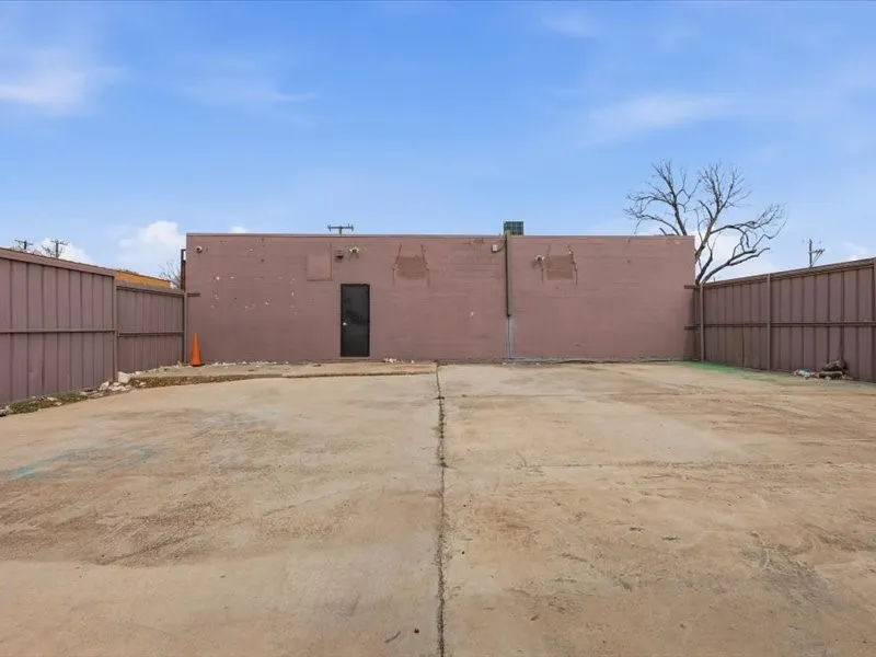 Office For Rent in Dallas County , 914 W Commerce Street, Dallas, Texas 75208, 0, 0, Garage spaces, 0 Sqft, built in 1956, mls#21403597, Real Estate Agent in Dallas, Homes For Rent in Dallas county, Homes For Rent in Dallas, Realtor in Dallas Texas, Real Estate Brokerage Independent Realty Texas, Luminita Cordes Realtor
