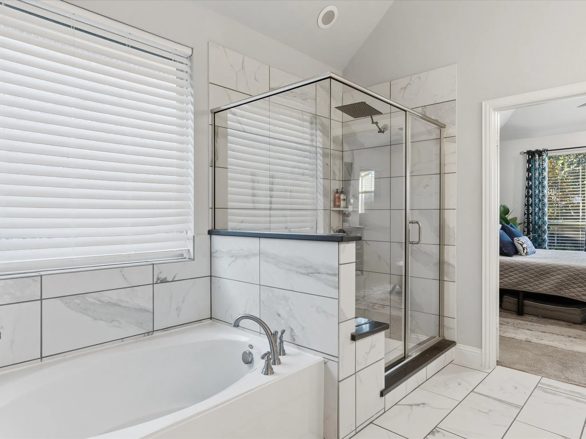 Single Family Residence For Sale in Denton County , 9421 Excursion Drive, Oak Point, Texas 75068, 4 Bedroom, 4 Bathroom, 3 Garage spaces, 2,940 Sqft, built in 2020, mls#21396129, Real Estate Agent in Oak Point, Homes For Sale in Denton county, Homes For Sale in Oak Point, Realtor in Oak Point Texas, Real Estate Brokerage Independent Realty Texas, Luminita Cordes Realtor