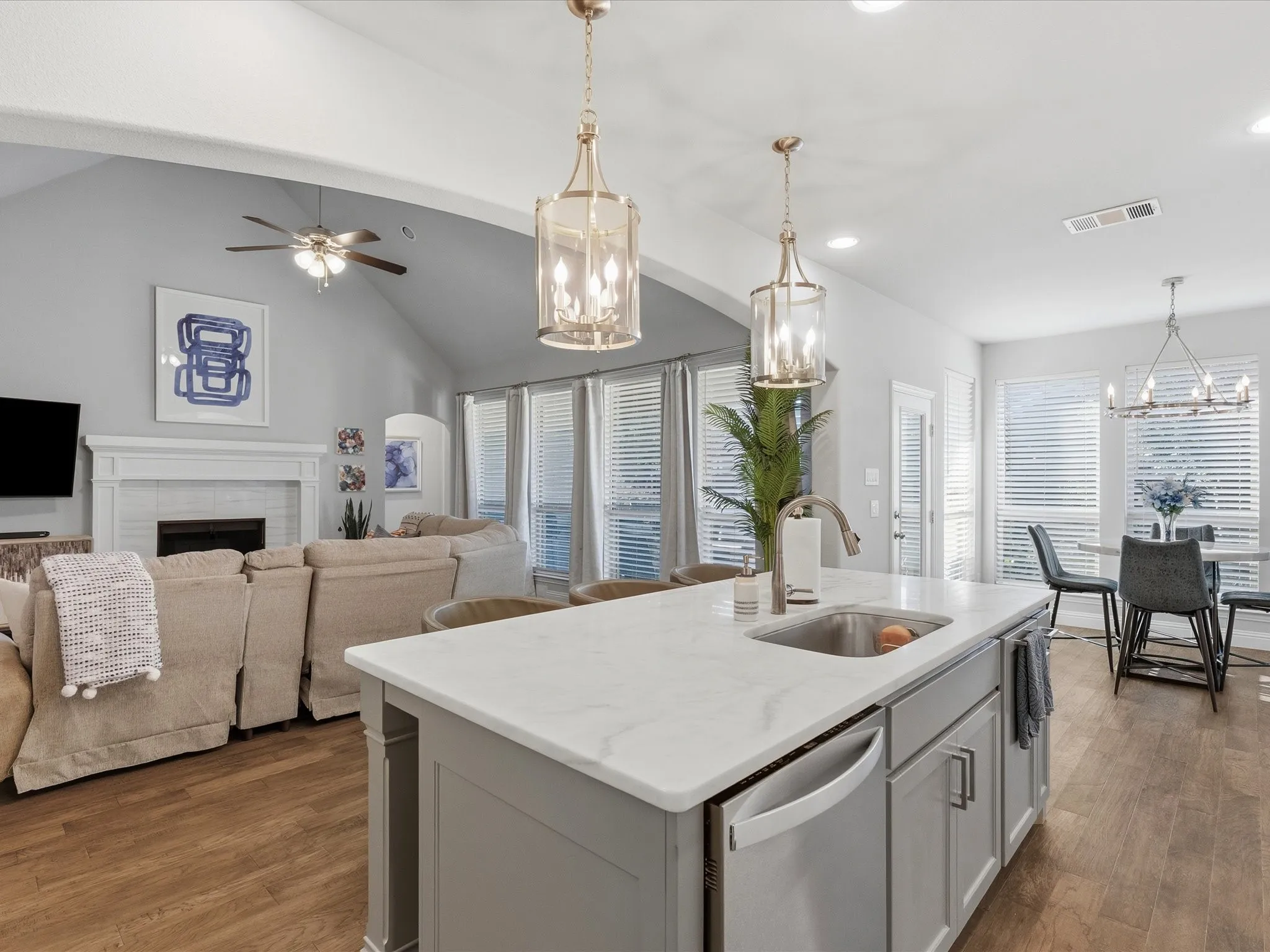 Single Family Residence For Sale in Denton County , 9421 Excursion Drive, Oak Point, Texas 75068, 4 Bedroom, 4 Bathroom, 3 Garage spaces, 2,940 Sqft, built in 2020, mls#21396129, Real Estate Agent in Oak Point, Homes For Sale in Denton county, Homes For Sale in Oak Point, Realtor in Oak Point Texas, Real Estate Brokerage Independent Realty Texas, Luminita Cordes Realtor