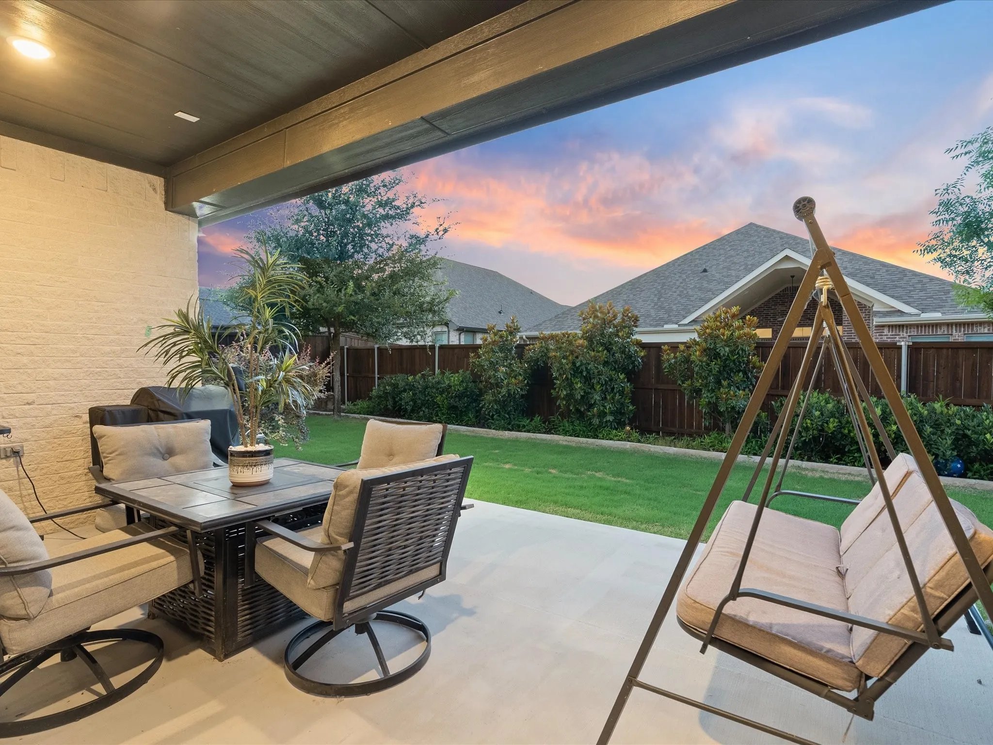 Single Family Residence For Sale in Denton County , 9421 Excursion Drive, Oak Point, Texas 75068, 4 Bedroom, 4 Bathroom, 3 Garage spaces, 2,940 Sqft, built in 2020, mls#21396129, Real Estate Agent in Oak Point, Homes For Sale in Denton county, Homes For Sale in Oak Point, Realtor in Oak Point Texas, Real Estate Brokerage Independent Realty Texas, Luminita Cordes Realtor