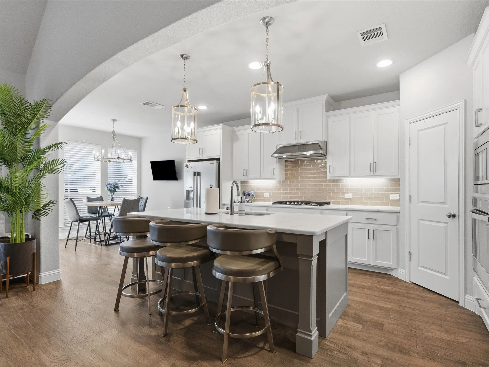 Single Family Residence For Sale in Denton County , 9421 Excursion Drive, Oak Point, Texas 75068, 4 Bedroom, 4 Bathroom, 3 Garage spaces, 2,940 Sqft, built in 2020, mls#21396129, Real Estate Agent in Oak Point, Homes For Sale in Denton county, Homes For Sale in Oak Point, Realtor in Oak Point Texas, Real Estate Brokerage Independent Realty Texas, Luminita Cordes Realtor