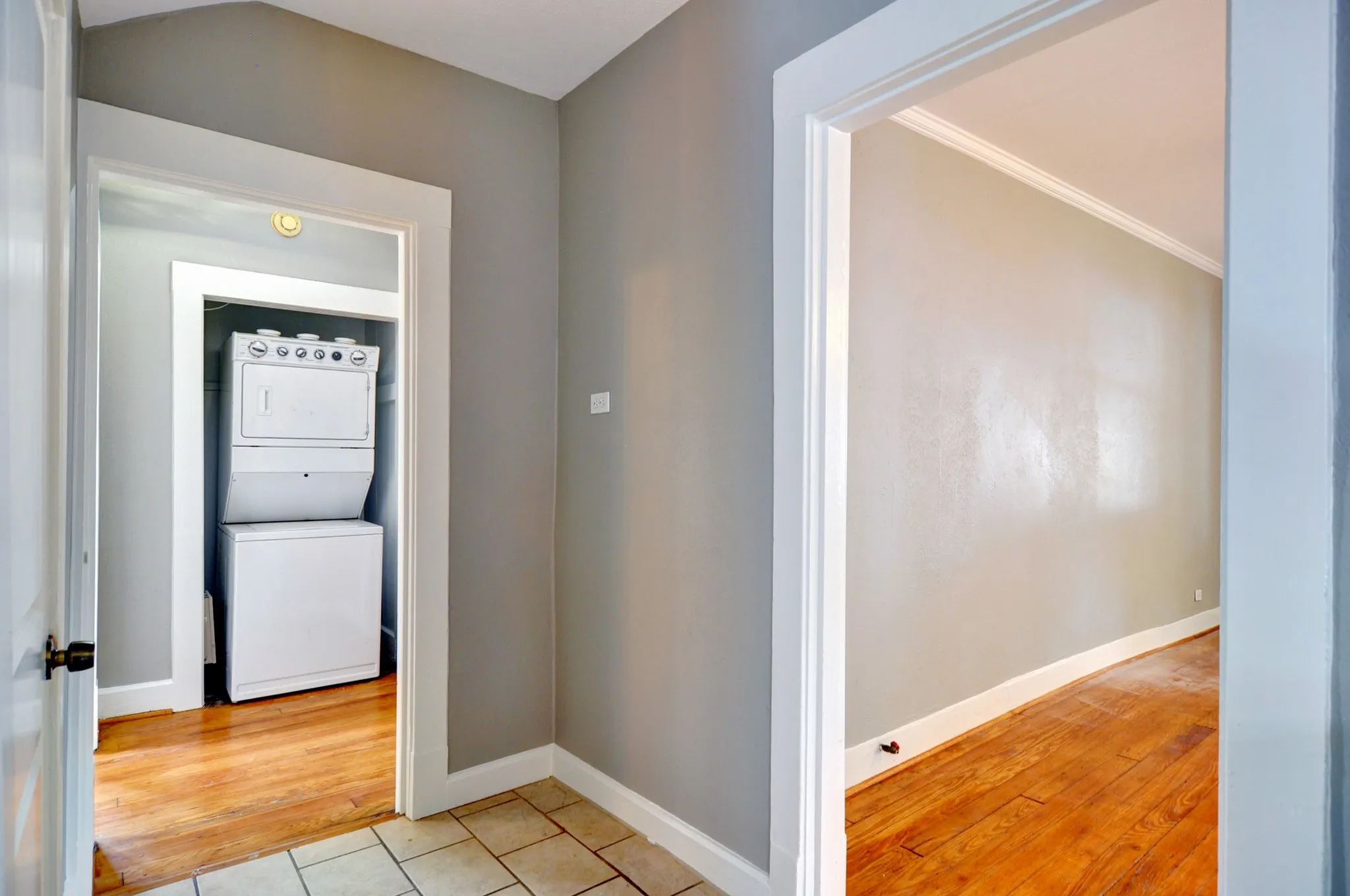 Duplex For Rent in Tarrant County , 656 May Street, Fort Worth, Texas 76104, 2 Bedroom, 1 Bathroom, Garage spaces, 1,120 Sqft, built in 1920, mls#21403615, Real Estate Agent in Fort Worth, Homes For Rent in Tarrant county, Homes For Rent in Fort Worth, Realtor in Fort Worth Texas, Real Estate Brokerage Independent Realty Texas, Luminita Cordes Realtor