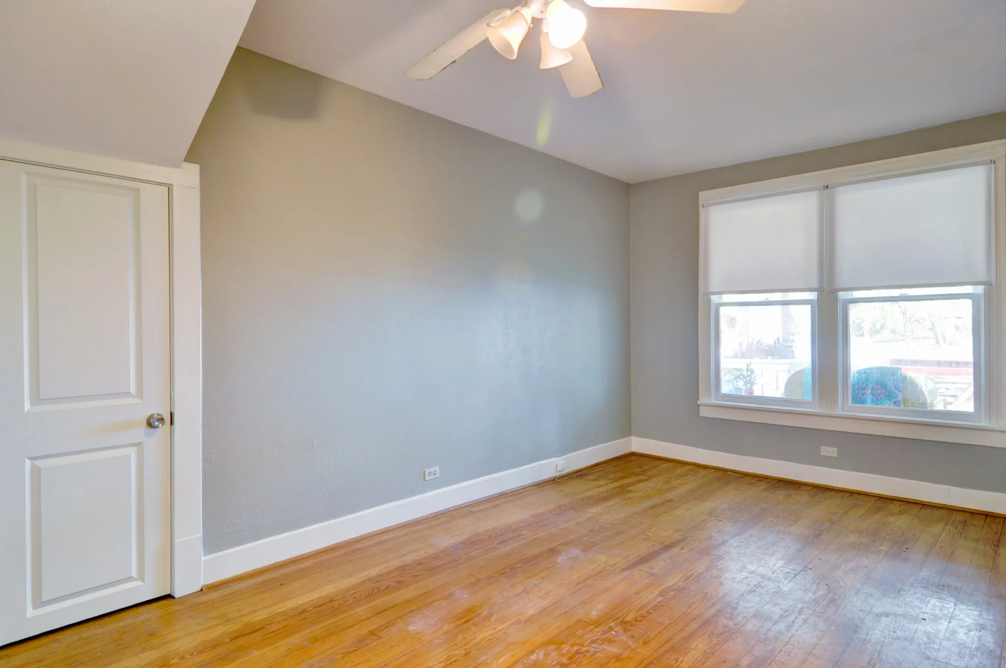 Duplex For Rent in Tarrant County , 656 May Street, Fort Worth, Texas 76104, 2 Bedroom, 1 Bathroom, Garage spaces, 1,120 Sqft, built in 1920, mls#21403615, Real Estate Agent in Fort Worth, Homes For Rent in Tarrant county, Homes For Rent in Fort Worth, Realtor in Fort Worth Texas, Real Estate Brokerage Independent Realty Texas, Luminita Cordes Realtor