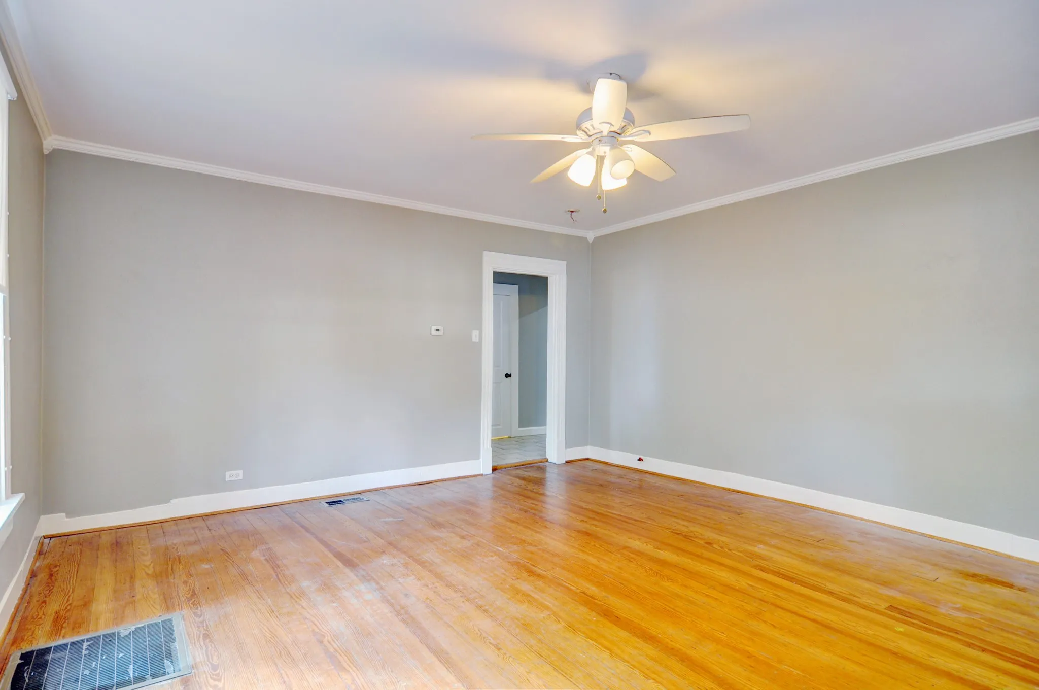 Duplex For Rent in Tarrant County , 656 May Street, Fort Worth, Texas 76104, 2 Bedroom, 1 Bathroom, Garage spaces, 1,120 Sqft, built in 1920, mls#21403615, Real Estate Agent in Fort Worth, Homes For Rent in Tarrant county, Homes For Rent in Fort Worth, Realtor in Fort Worth Texas, Real Estate Brokerage Independent Realty Texas, Luminita Cordes Realtor