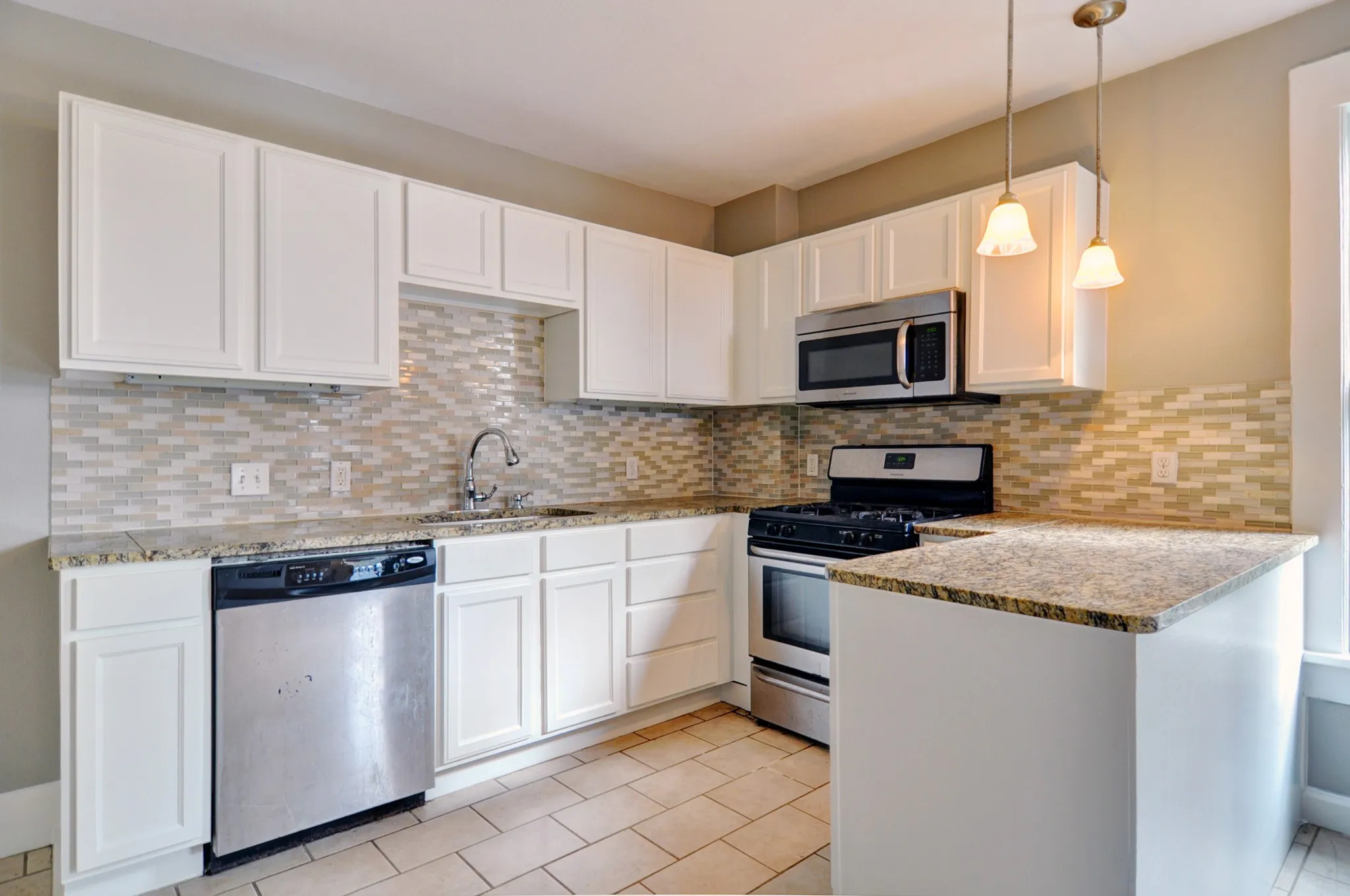Duplex For Rent in Tarrant County , 656 May Street, Fort Worth, Texas 76104, 2 Bedroom, 1 Bathroom, Garage spaces, 1,120 Sqft, built in 1920, mls#21403615, Real Estate Agent in Fort Worth, Homes For Rent in Tarrant county, Homes For Rent in Fort Worth, Realtor in Fort Worth Texas, Real Estate Brokerage Independent Realty Texas, Luminita Cordes Realtor
