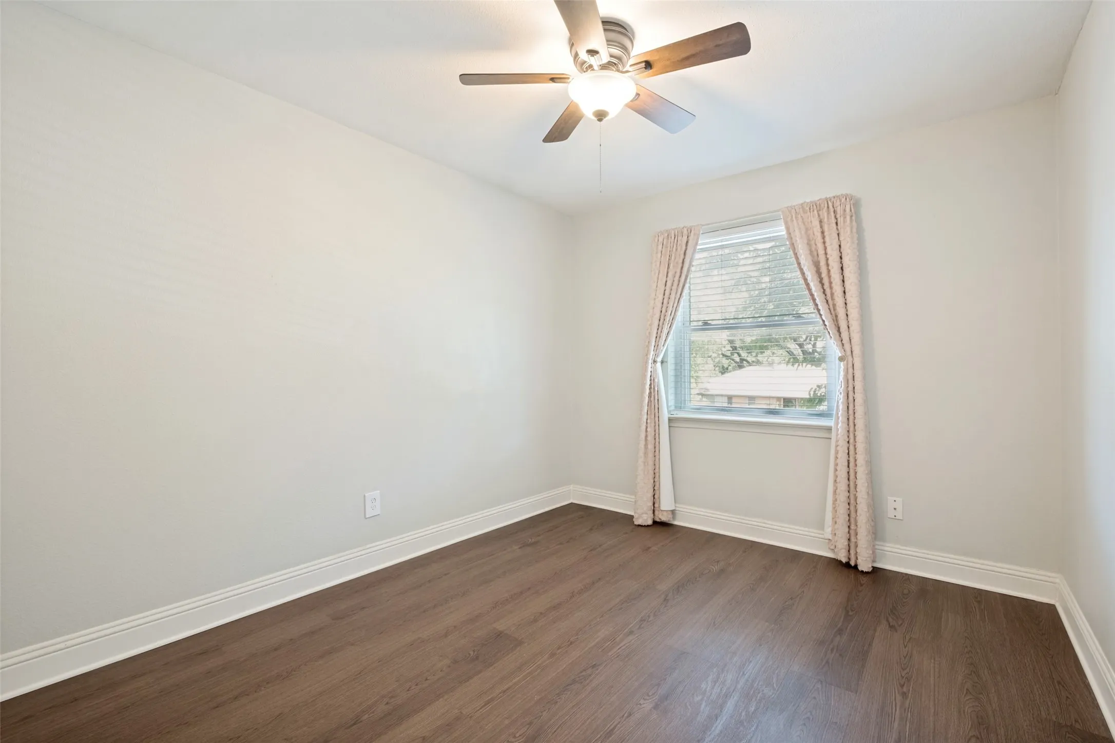 Single Family Residence For Rent in Dallas County , 7934 Claremont Drive, Dallas, Texas 75228, 3 Bedroom, 2 Bathroom, 2 Garage spaces, 1,360 Sqft, built in 1961, mls#21403614, Real Estate Agent in Dallas, Homes For Rent in Dallas county, Homes For Rent in Dallas, Realtor in Dallas Texas, Real Estate Brokerage Independent Realty Texas, Luminita Cordes Realtor
