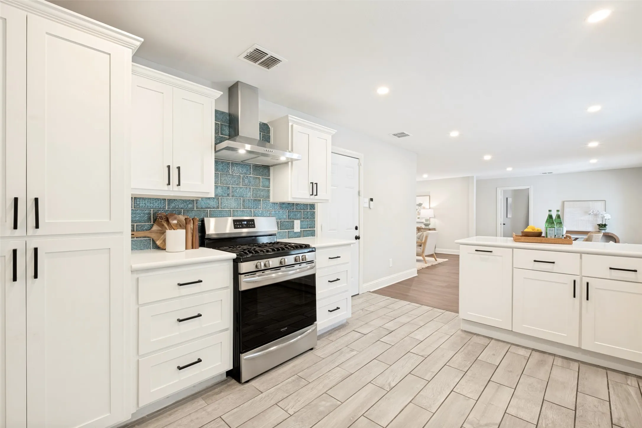 Single Family Residence For Rent in Dallas County , 7934 Claremont Drive, Dallas, Texas 75228, 3 Bedroom, 2 Bathroom, 2 Garage spaces, 1,360 Sqft, built in 1961, mls#21403614, Real Estate Agent in Dallas, Homes For Rent in Dallas county, Homes For Rent in Dallas, Realtor in Dallas Texas, Real Estate Brokerage Independent Realty Texas, Luminita Cordes Realtor