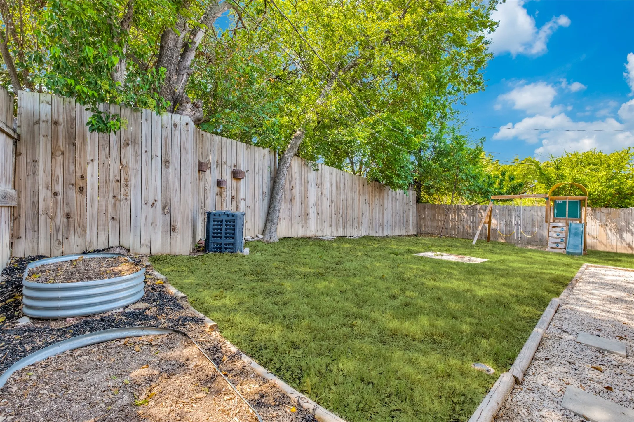 Single Family Residence For Rent in Dallas County , 7934 Claremont Drive, Dallas, Texas 75228, 3 Bedroom, 2 Bathroom, 2 Garage spaces, 1,360 Sqft, built in 1961, mls#21403614, Real Estate Agent in Dallas, Homes For Rent in Dallas county, Homes For Rent in Dallas, Realtor in Dallas Texas, Real Estate Brokerage Independent Realty Texas, Luminita Cordes Realtor