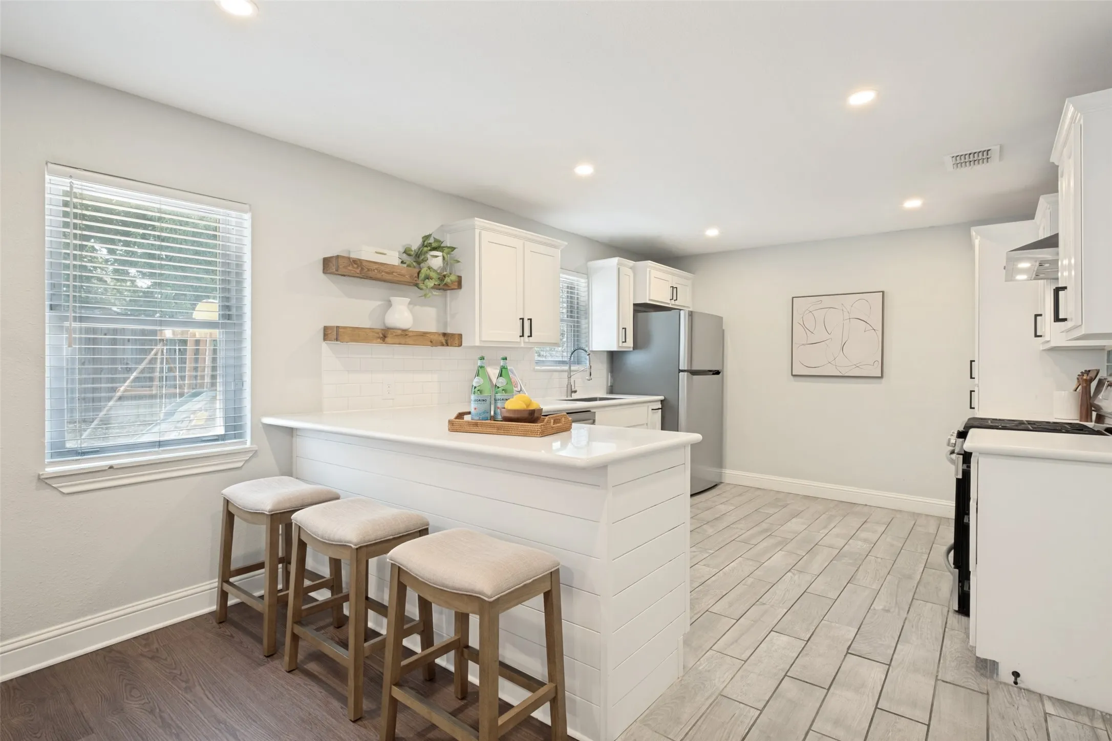 Single Family Residence For Rent in Dallas County , 7934 Claremont Drive, Dallas, Texas 75228, 3 Bedroom, 2 Bathroom, 2 Garage spaces, 1,360 Sqft, built in 1961, mls#21403614, Real Estate Agent in Dallas, Homes For Rent in Dallas county, Homes For Rent in Dallas, Realtor in Dallas Texas, Real Estate Brokerage Independent Realty Texas, Luminita Cordes Realtor