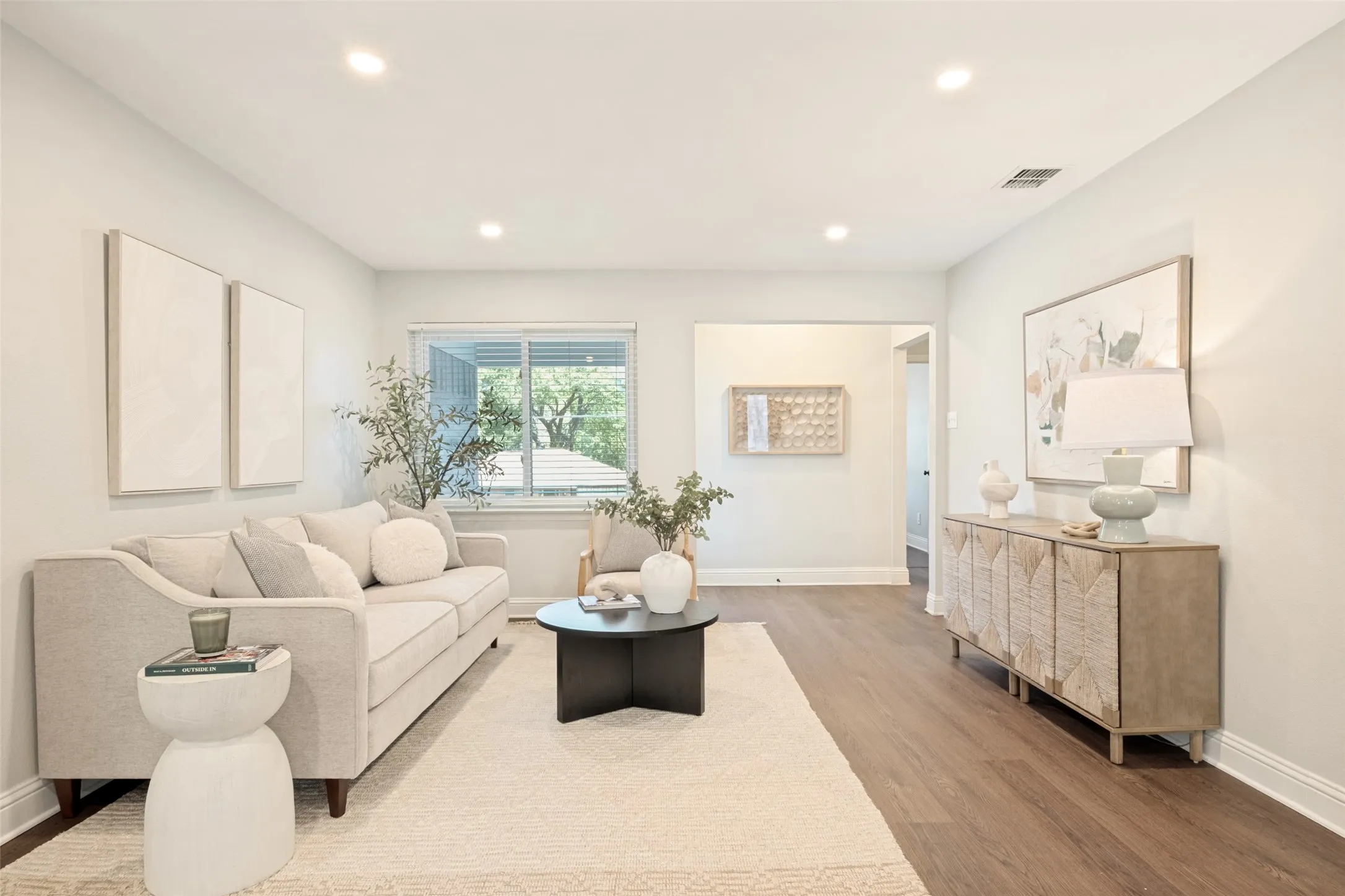 Single Family Residence For Rent in Dallas County , 7934 Claremont Drive, Dallas, Texas 75228, 3 Bedroom, 2 Bathroom, 2 Garage spaces, 1,360 Sqft, built in 1961, mls#21403614, Real Estate Agent in Dallas, Homes For Rent in Dallas county, Homes For Rent in Dallas, Realtor in Dallas Texas, Real Estate Brokerage Independent Realty Texas, Luminita Cordes Realtor