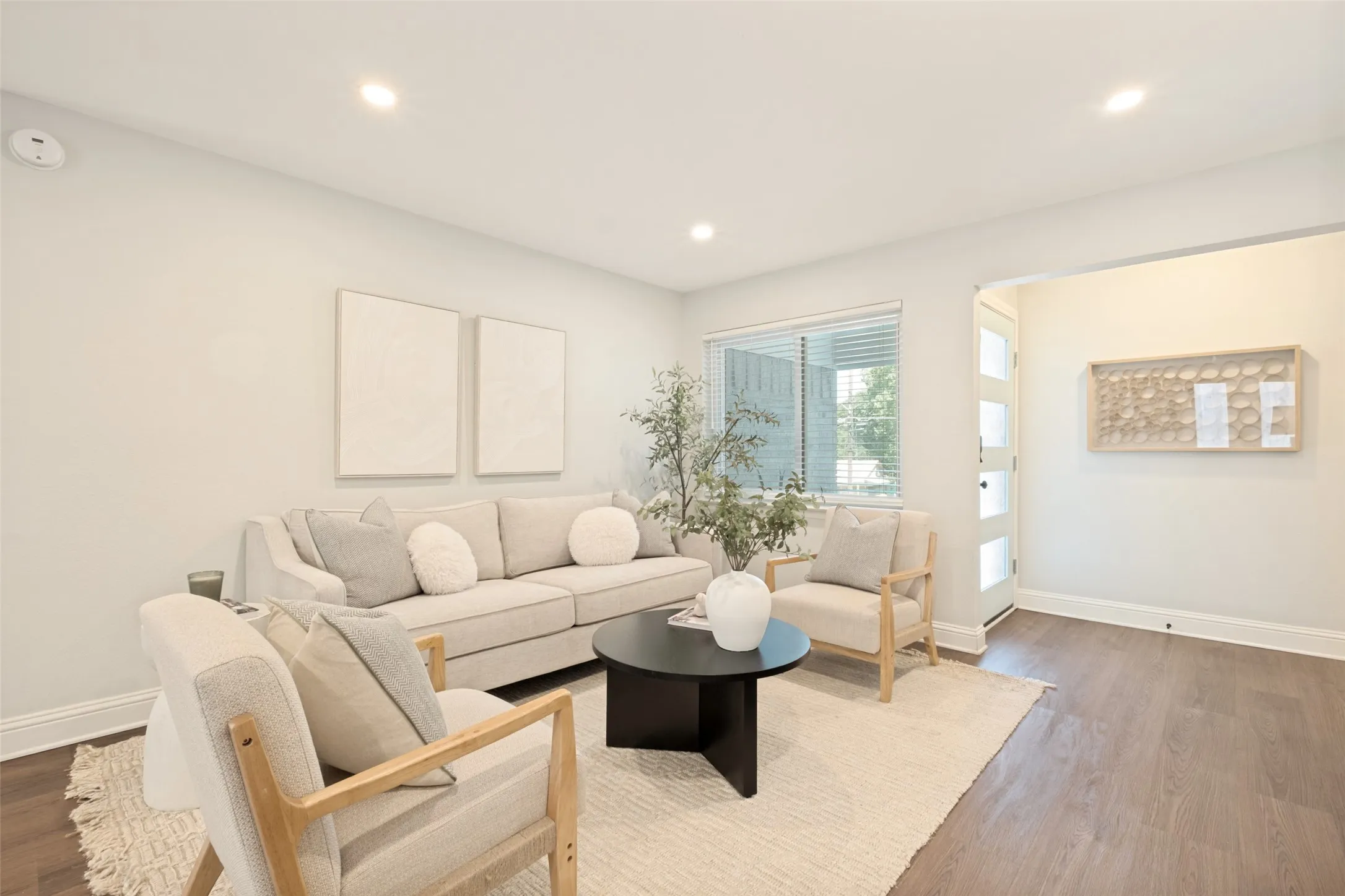 Single Family Residence For Rent in Dallas County , 7934 Claremont Drive, Dallas, Texas 75228, 3 Bedroom, 2 Bathroom, 2 Garage spaces, 1,360 Sqft, built in 1961, mls#21403614, Real Estate Agent in Dallas, Homes For Rent in Dallas county, Homes For Rent in Dallas, Realtor in Dallas Texas, Real Estate Brokerage Independent Realty Texas, Luminita Cordes Realtor