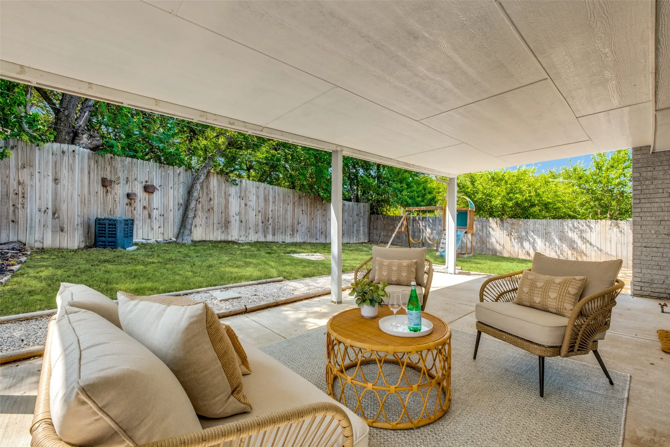 Single Family Residence For Rent in Dallas County , 7934 Claremont Drive, Dallas, Texas 75228, 3 Bedroom, 2 Bathroom, 2 Garage spaces, 1,360 Sqft, built in 1961, mls#21403614, Real Estate Agent in Dallas, Homes For Rent in Dallas county, Homes For Rent in Dallas, Realtor in Dallas Texas, Real Estate Brokerage Independent Realty Texas, Luminita Cordes Realtor