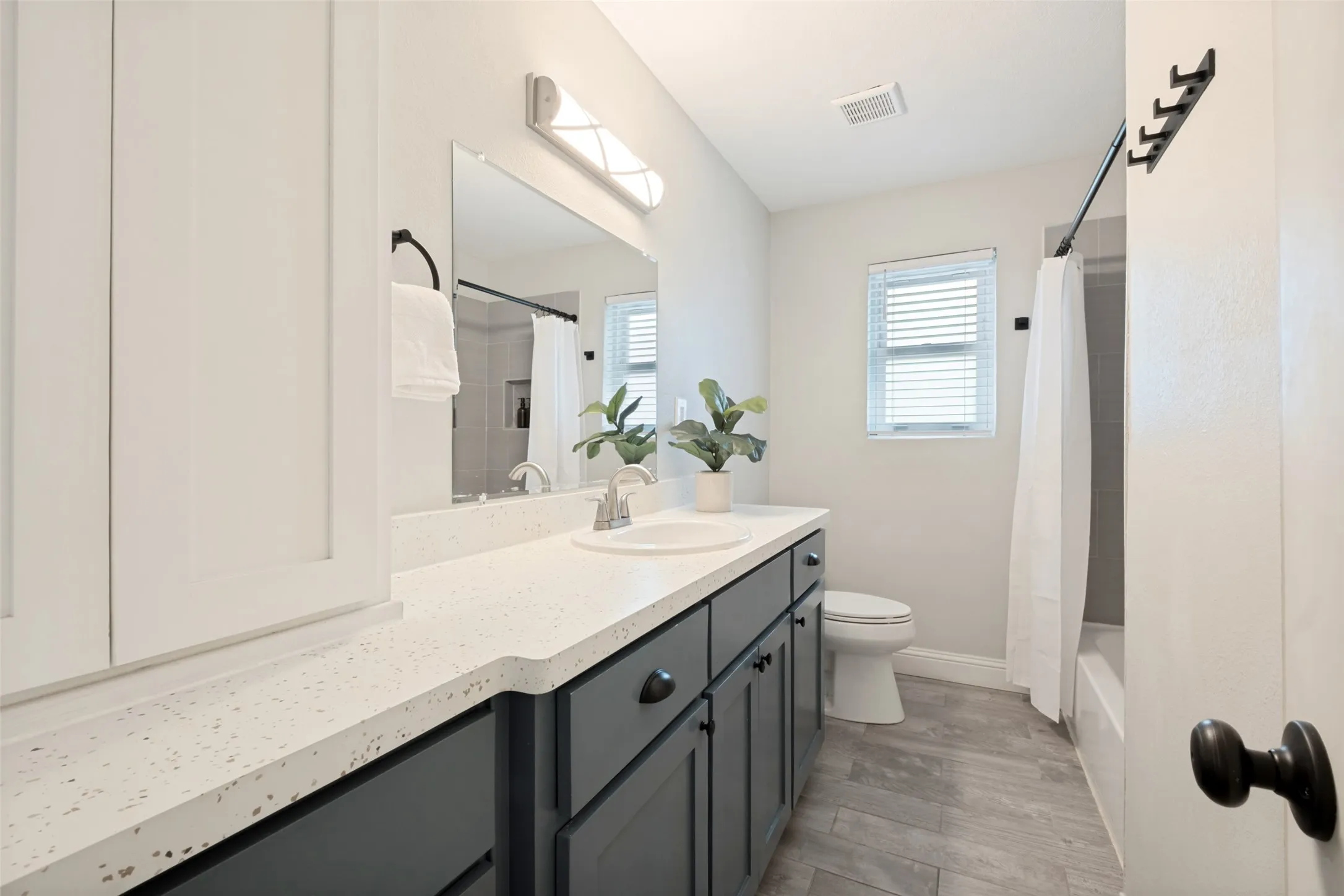 Single Family Residence For Rent in Dallas County , 7934 Claremont Drive, Dallas, Texas 75228, 3 Bedroom, 2 Bathroom, 2 Garage spaces, 1,360 Sqft, built in 1961, mls#21403614, Real Estate Agent in Dallas, Homes For Rent in Dallas county, Homes For Rent in Dallas, Realtor in Dallas Texas, Real Estate Brokerage Independent Realty Texas, Luminita Cordes Realtor