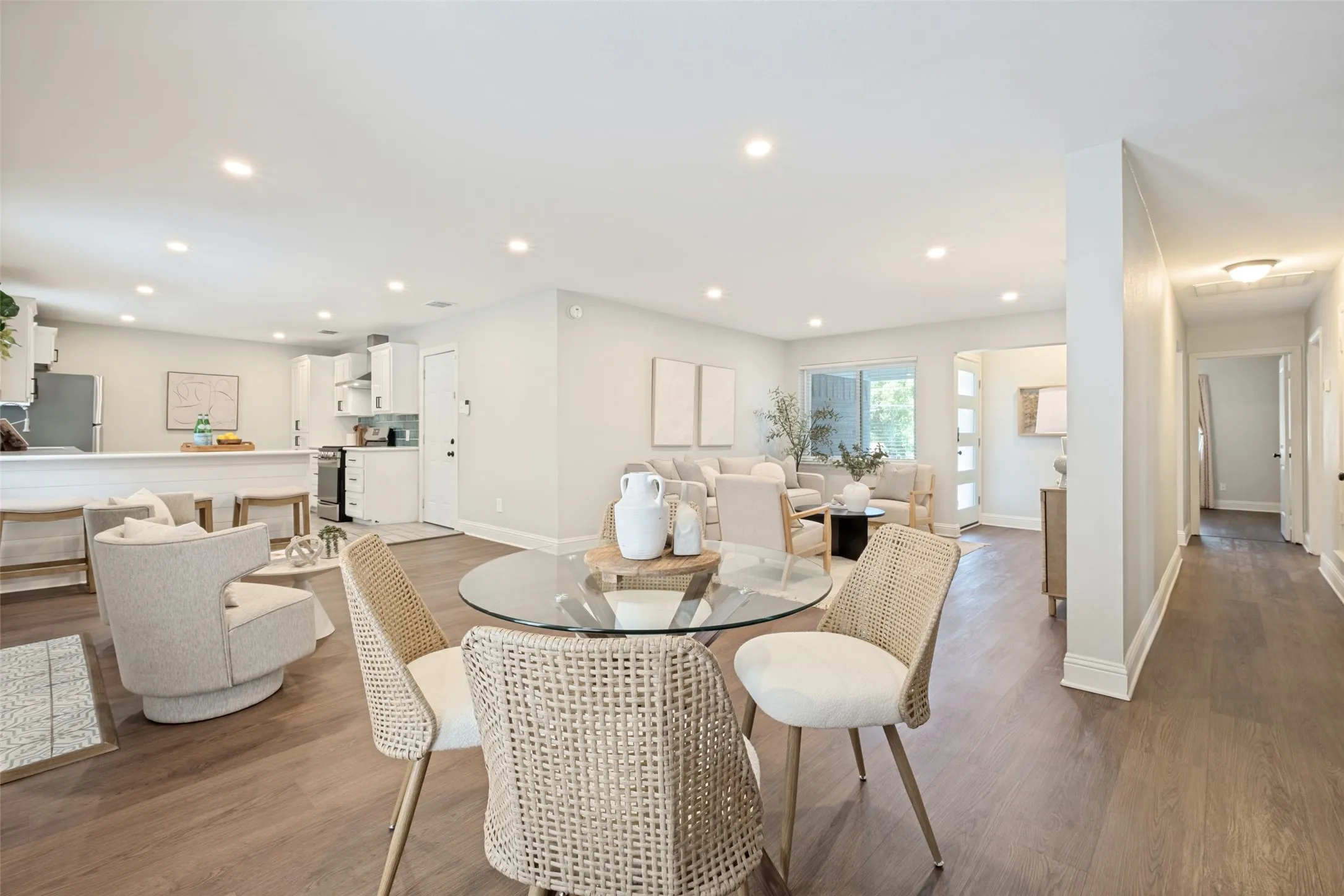 Single Family Residence For Rent in Dallas County , 7934 Claremont Drive, Dallas, Texas 75228, 3 Bedroom, 2 Bathroom, 2 Garage spaces, 1,360 Sqft, built in 1961, mls#21403614, Real Estate Agent in Dallas, Homes For Rent in Dallas county, Homes For Rent in Dallas, Realtor in Dallas Texas, Real Estate Brokerage Independent Realty Texas, Luminita Cordes Realtor