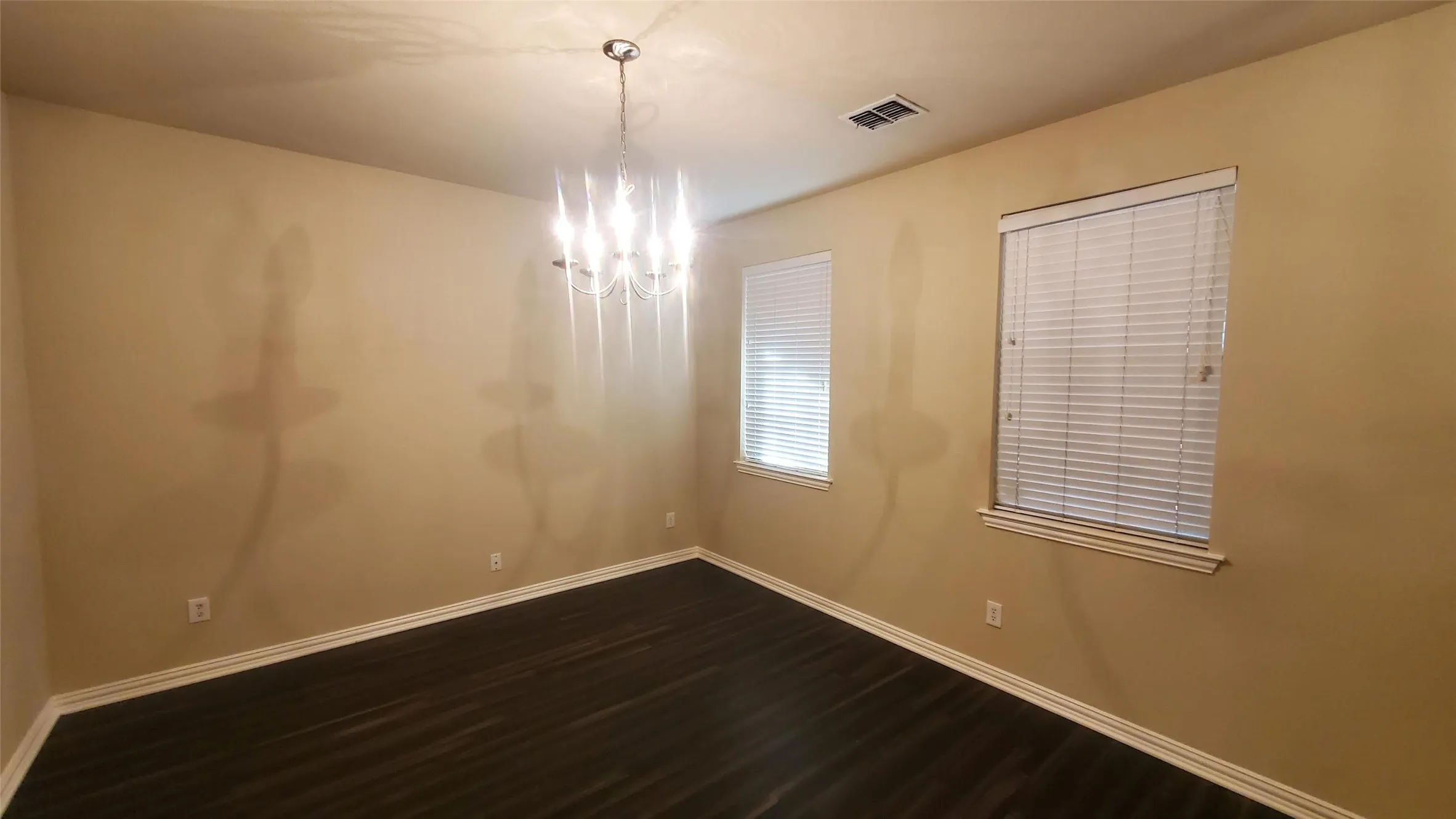 Single Family Residence For Rent in Dallas County , 10909 Nantucket Drive, Rowlett, Texas 75089, 4 Bedroom, 3 Bathroom, 2 Garage spaces, 2,597 Sqft, built in 2005, mls#21403626, Real Estate Agent in Rowlett, Homes For Rent in Dallas county, Homes For Rent in Rowlett, Realtor in Rowlett Texas, Real Estate Brokerage Independent Realty Texas, Luminita Cordes Realtor