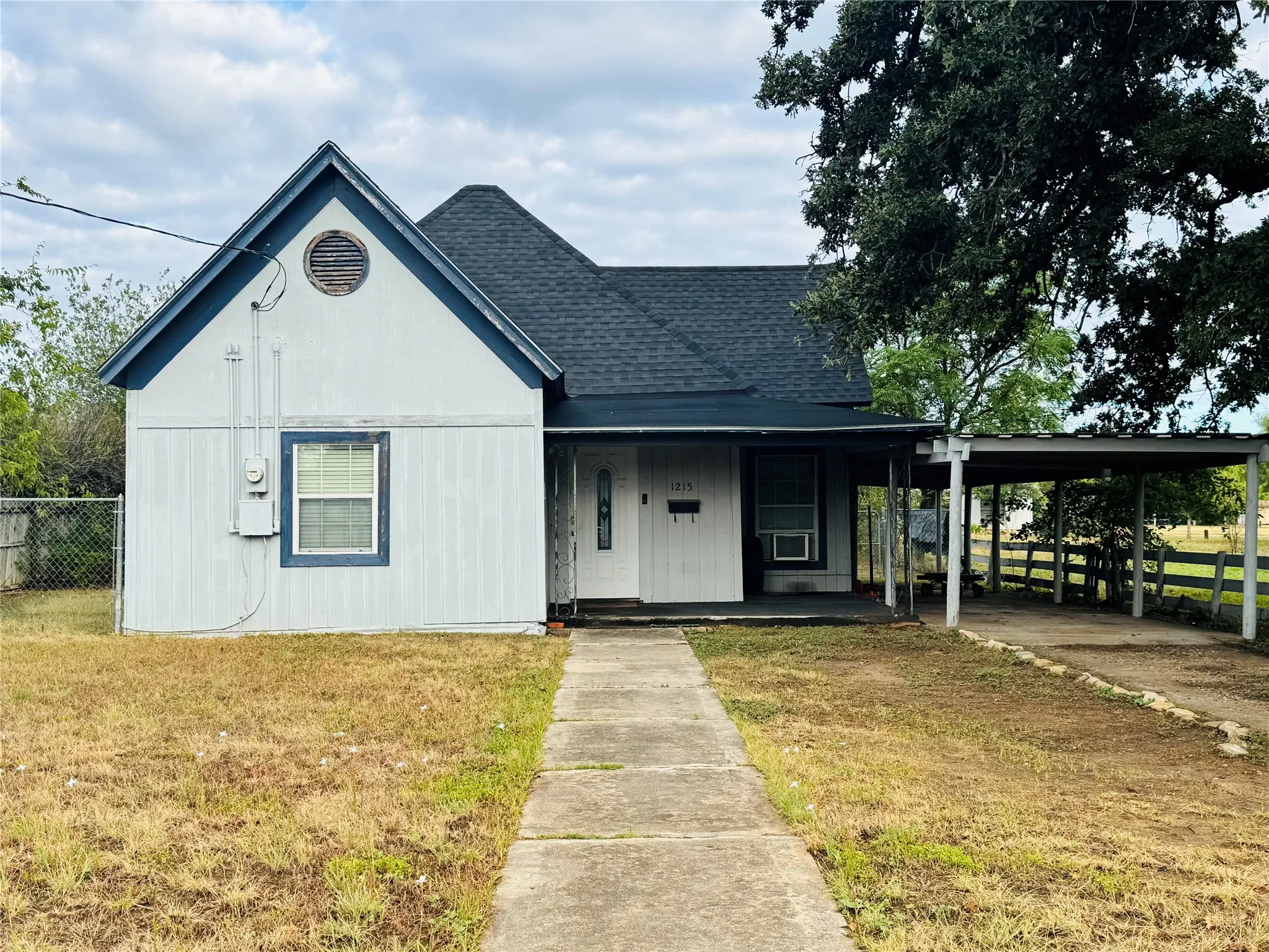 Single Family Residence For Sale in Brown County , 1215 Melwood Avenue, Brownwood, Texas 76801, 2 Bedroom, 1 Bathroom, Garage spaces, 1,146 Sqft, built in 0, mls#21403554, Real Estate Agent in Brownwood, Homes For Sale in Brown county, Homes For Sale in Brownwood, Realtor in Brownwood Texas, Real Estate Brokerage Independent Realty Texas, Luminita Cordes Realtor