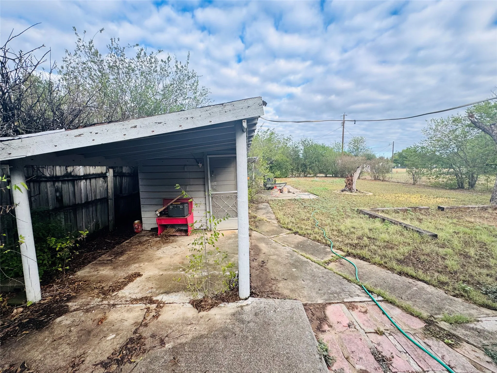 Single Family Residence For Sale in Brown County , 1215 Melwood Avenue, Brownwood, Texas 76801, 2 Bedroom, 1 Bathroom, Garage spaces, 1,146 Sqft, built in 0, mls#21403554, Real Estate Agent in Brownwood, Homes For Sale in Brown county, Homes For Sale in Brownwood, Realtor in Brownwood Texas, Real Estate Brokerage Independent Realty Texas, Luminita Cordes Realtor