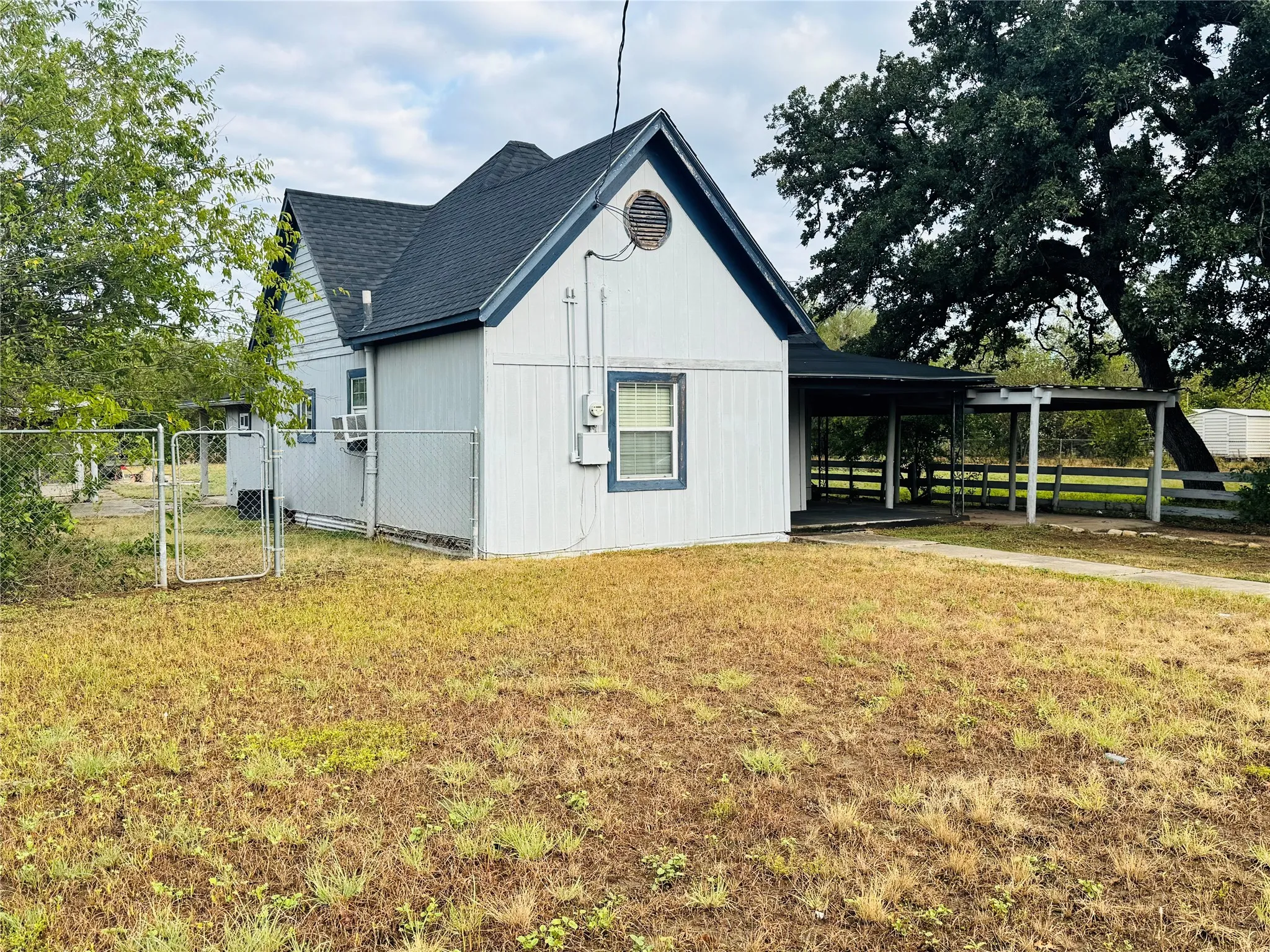 Single Family Residence For Sale in Brown County , 1215 Melwood Avenue, Brownwood, Texas 76801, 2 Bedroom, 1 Bathroom, Garage spaces, 1,146 Sqft, built in 0, mls#21403554, Real Estate Agent in Brownwood, Homes For Sale in Brown county, Homes For Sale in Brownwood, Realtor in Brownwood Texas, Real Estate Brokerage Independent Realty Texas, Luminita Cordes Realtor