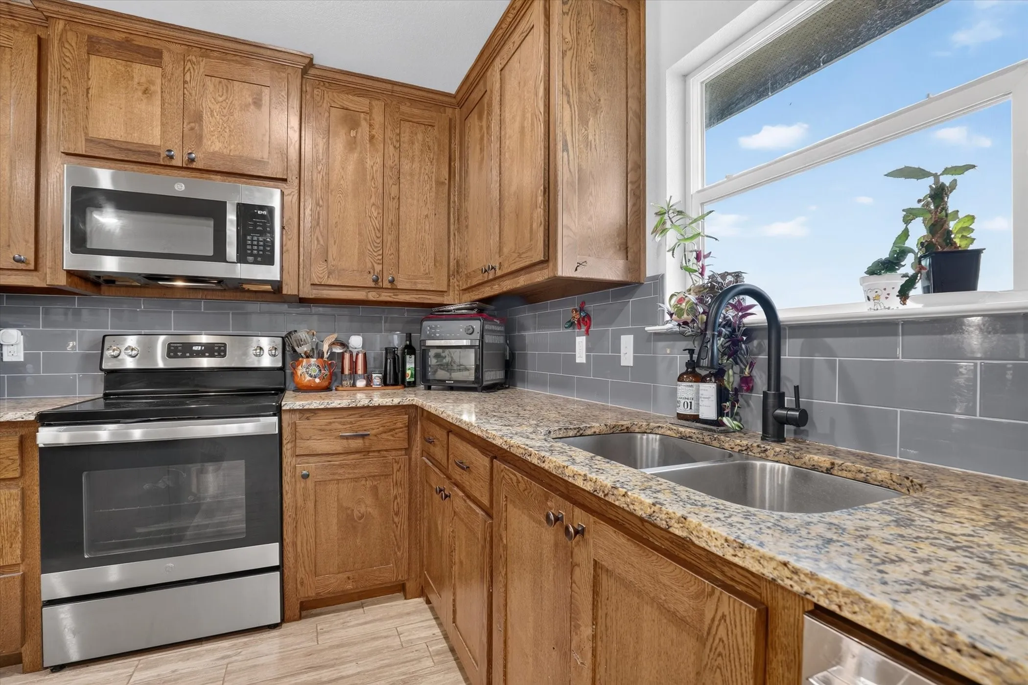 Single Family Residence For Sale in Parker County , 1012 Brown Court, Poolville, Texas 76487, 3 Bedroom, 2 Bathroom, Garage spaces, 1,363 Sqft, built in 2022, mls#21385867, Real Estate Agent in Poolville, Homes For Sale in Parker county, Homes For Sale in Poolville, Realtor in Poolville Texas, Real Estate Brokerage Independent Realty Texas, Luminita Cordes Realtor