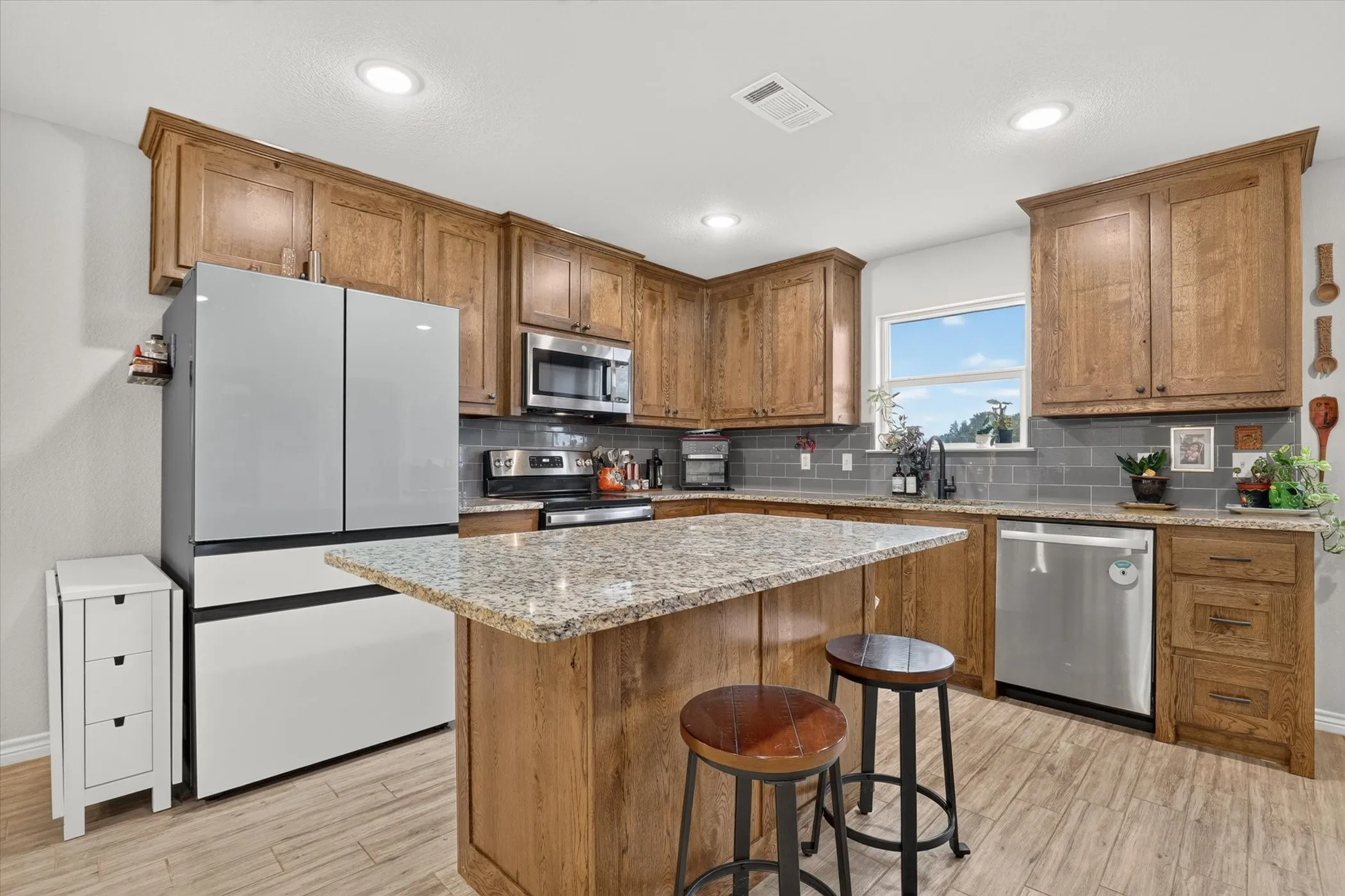 Single Family Residence For Sale in Parker County , 1012 Brown Court, Poolville, Texas 76487, 3 Bedroom, 2 Bathroom, Garage spaces, 1,363 Sqft, built in 2022, mls#21385867, Real Estate Agent in Poolville, Homes For Sale in Parker county, Homes For Sale in Poolville, Realtor in Poolville Texas, Real Estate Brokerage Independent Realty Texas, Luminita Cordes Realtor
