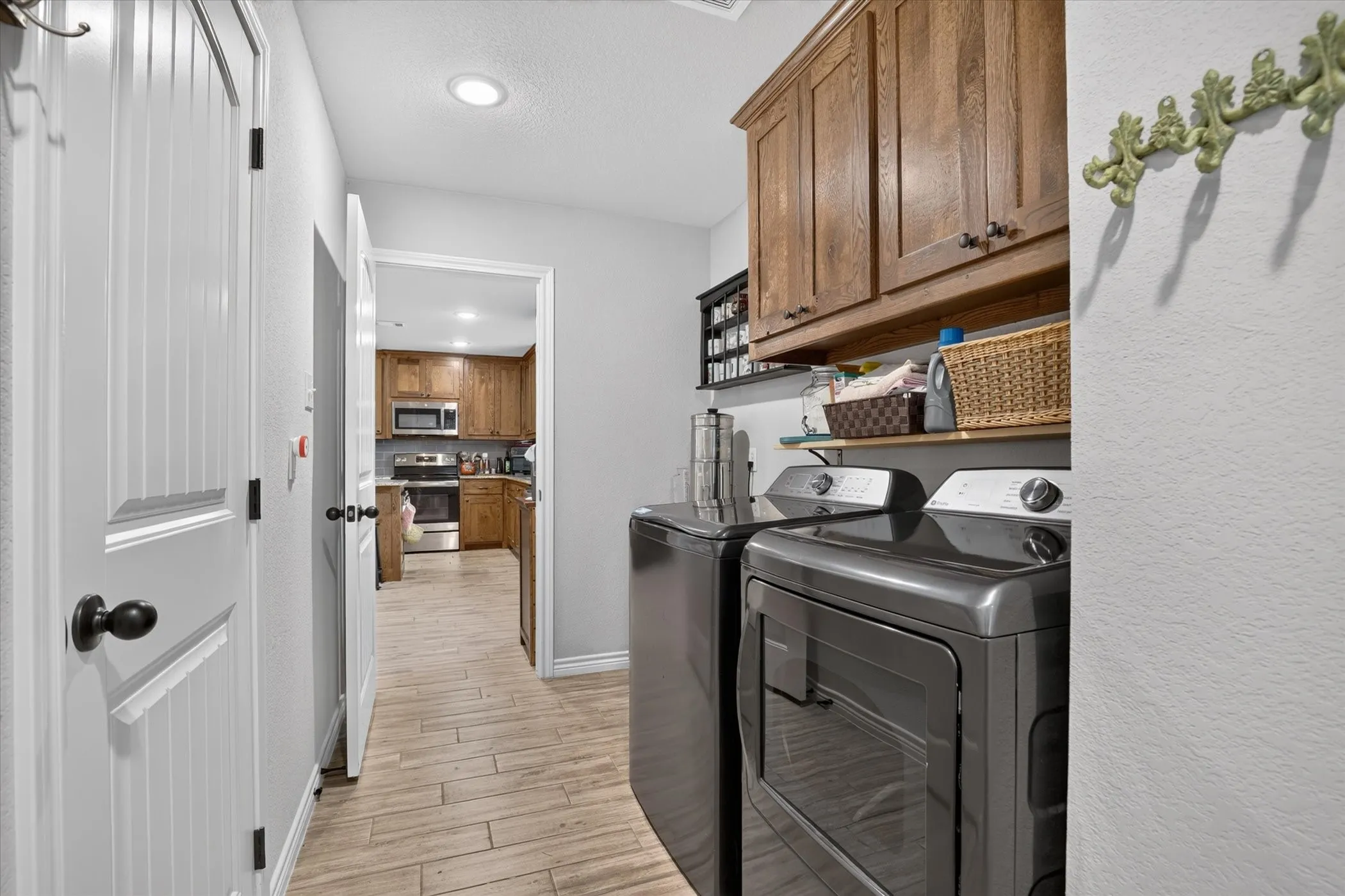 Single Family Residence For Sale in Parker County , 1012 Brown Court, Poolville, Texas 76487, 3 Bedroom, 2 Bathroom, Garage spaces, 1,363 Sqft, built in 2022, mls#21385867, Real Estate Agent in Poolville, Homes For Sale in Parker county, Homes For Sale in Poolville, Realtor in Poolville Texas, Real Estate Brokerage Independent Realty Texas, Luminita Cordes Realtor