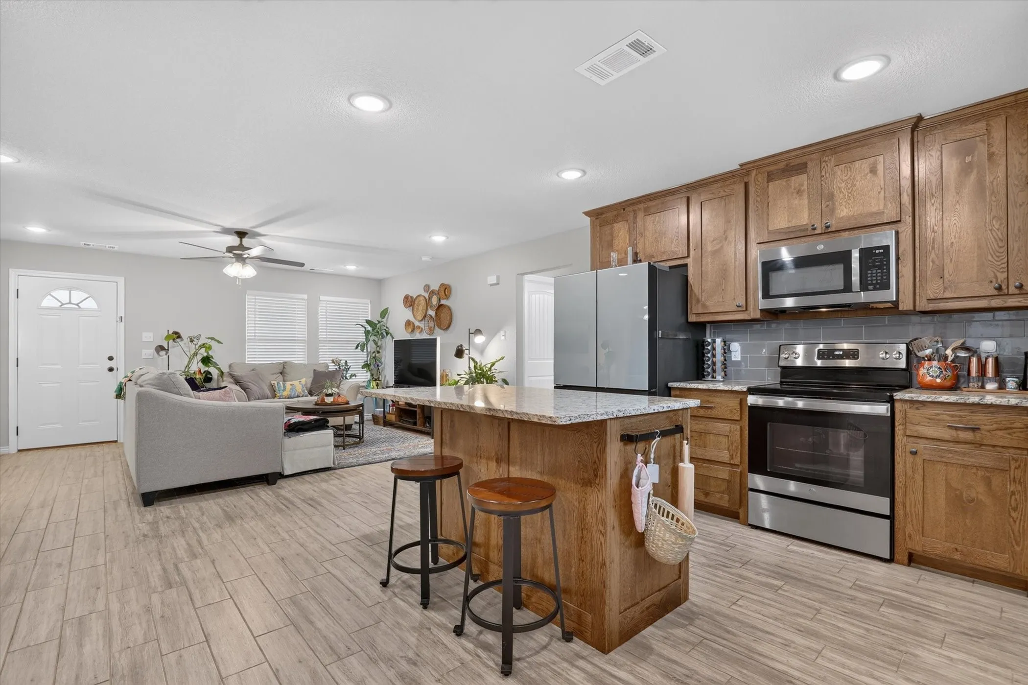 Single Family Residence For Sale in Parker County , 1012 Brown Court, Poolville, Texas 76487, 3 Bedroom, 2 Bathroom, Garage spaces, 1,363 Sqft, built in 2022, mls#21385867, Real Estate Agent in Poolville, Homes For Sale in Parker county, Homes For Sale in Poolville, Realtor in Poolville Texas, Real Estate Brokerage Independent Realty Texas, Luminita Cordes Realtor