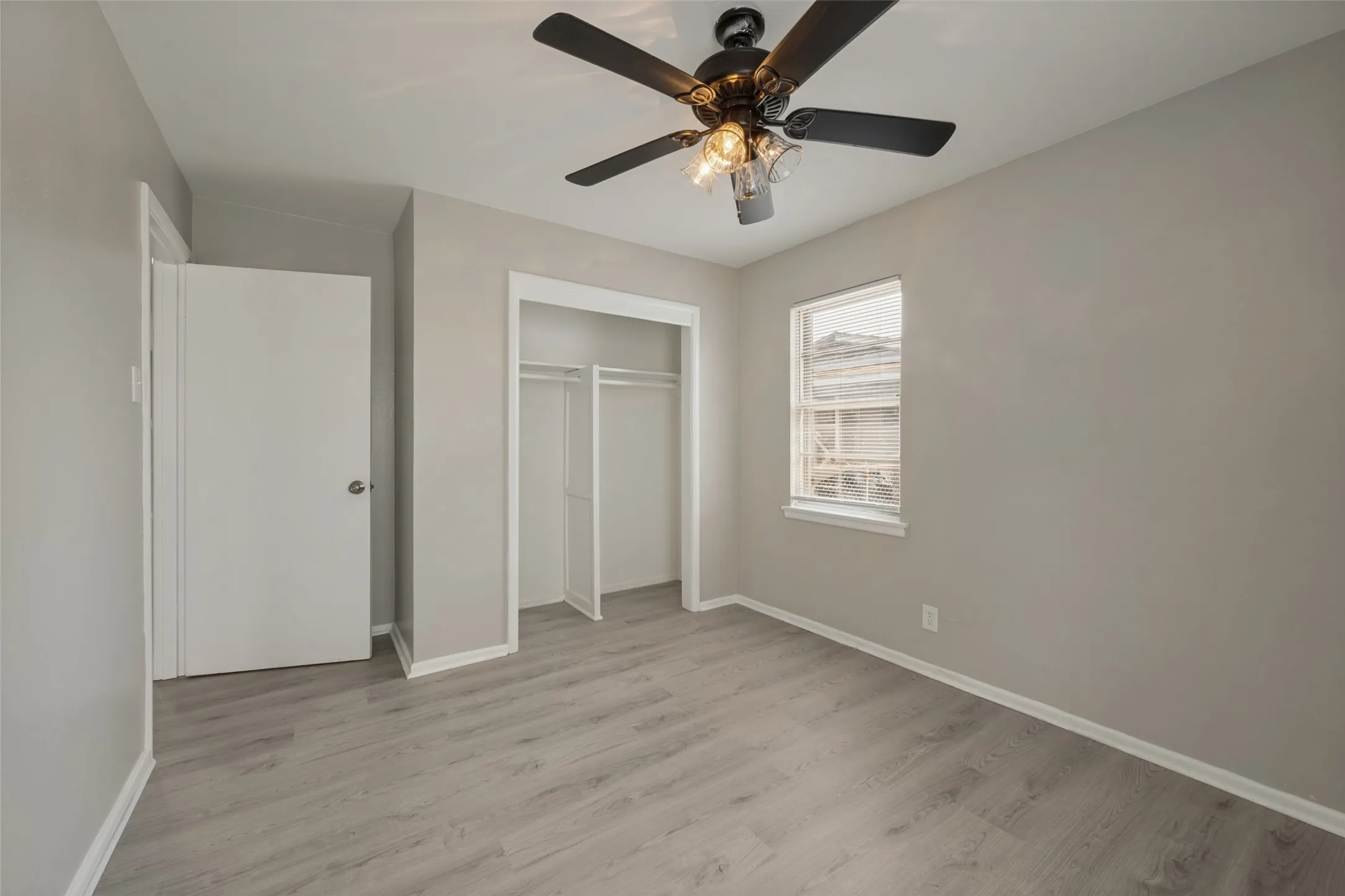 Single Family Residence For Sale in Tarrant County , 408 E Tucker Boulevard, Arlington, Texas 76010, 4 Bedroom, 2 Bathroom, 2 Garage spaces, 1,334 Sqft, built in 1956, mls#21403634, Real Estate Agent in Arlington, Homes For Sale in Tarrant county, Homes For Sale in Arlington, Realtor in Arlington Texas, Real Estate Brokerage Independent Realty Texas, Luminita Cordes Realtor