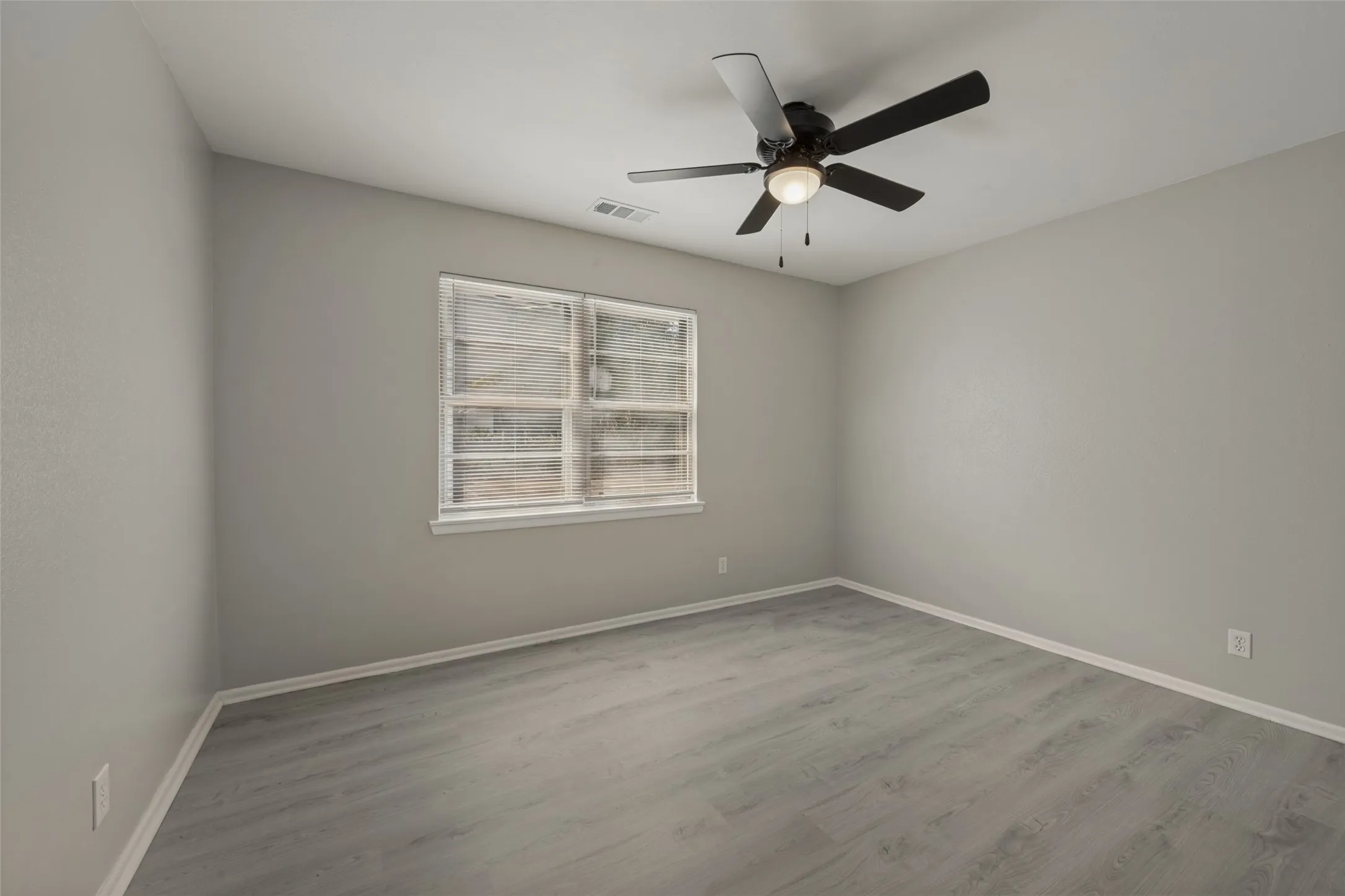 Single Family Residence For Sale in Tarrant County , 408 E Tucker Boulevard, Arlington, Texas 76010, 4 Bedroom, 2 Bathroom, 2 Garage spaces, 1,334 Sqft, built in 1956, mls#21403634, Real Estate Agent in Arlington, Homes For Sale in Tarrant county, Homes For Sale in Arlington, Realtor in Arlington Texas, Real Estate Brokerage Independent Realty Texas, Luminita Cordes Realtor