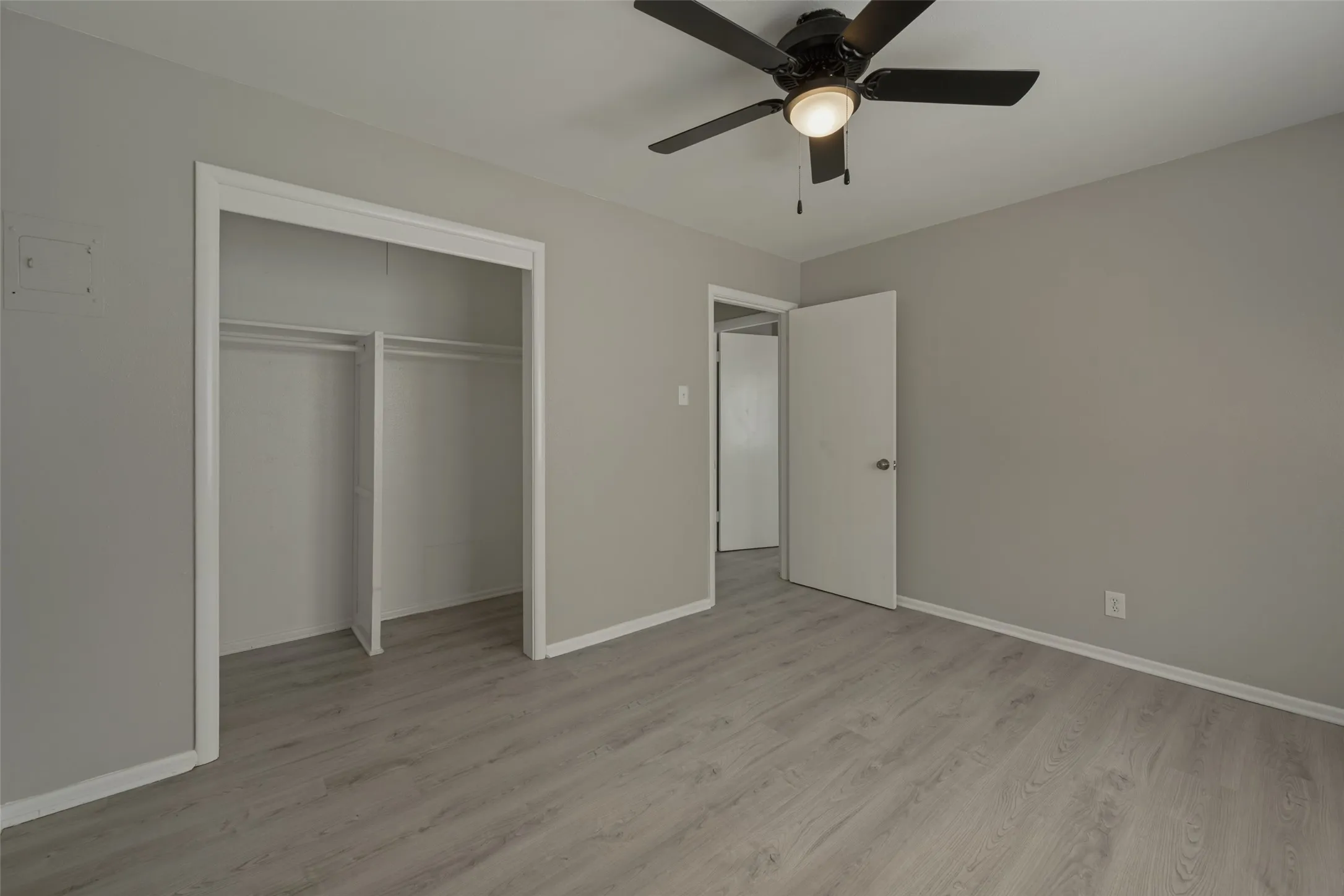 Single Family Residence For Sale in Tarrant County , 408 E Tucker Boulevard, Arlington, Texas 76010, 4 Bedroom, 2 Bathroom, 2 Garage spaces, 1,334 Sqft, built in 1956, mls#21403634, Real Estate Agent in Arlington, Homes For Sale in Tarrant county, Homes For Sale in Arlington, Realtor in Arlington Texas, Real Estate Brokerage Independent Realty Texas, Luminita Cordes Realtor