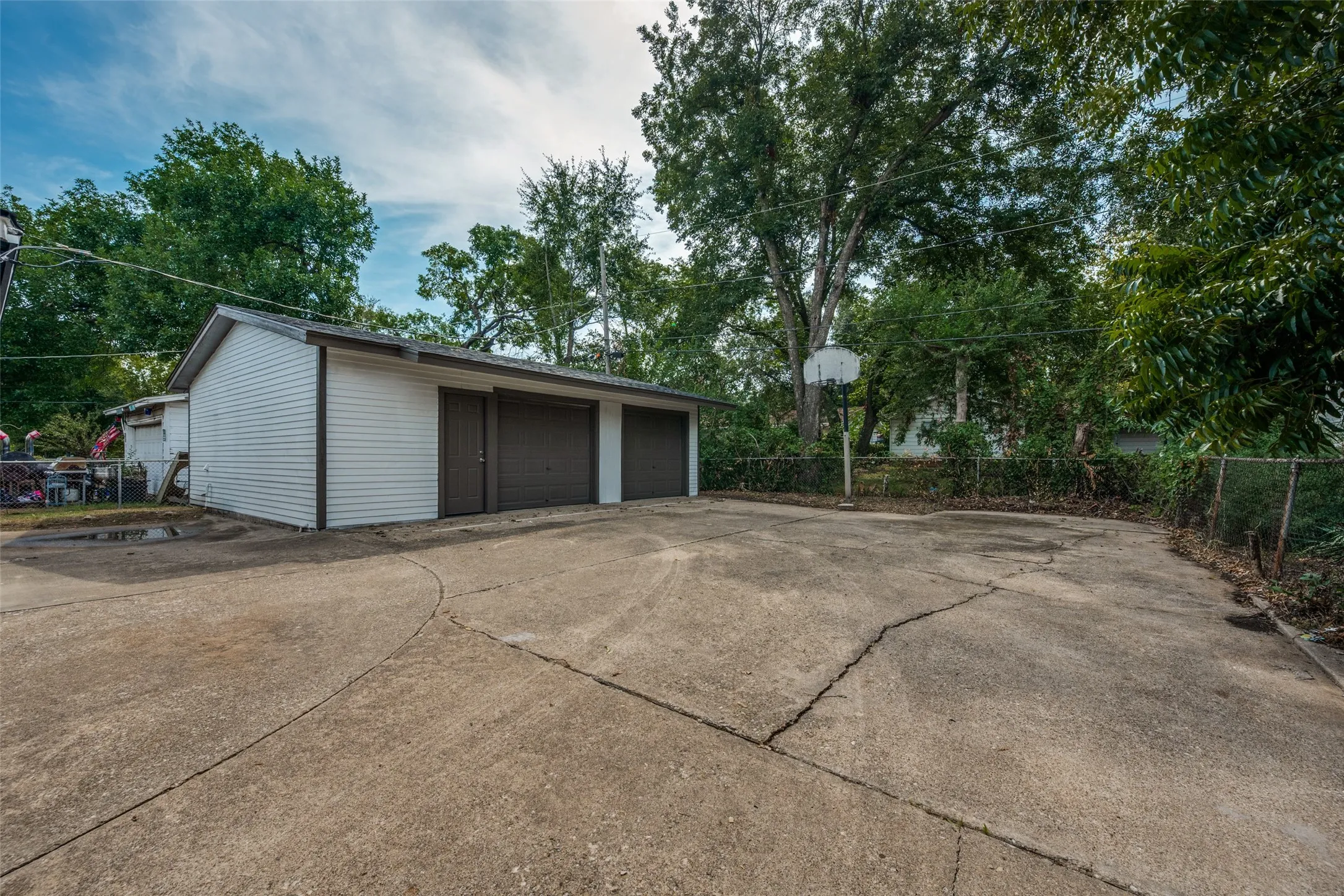 Single Family Residence For Sale in Tarrant County , 408 E Tucker Boulevard, Arlington, Texas 76010, 4 Bedroom, 2 Bathroom, 2 Garage spaces, 1,334 Sqft, built in 1956, mls#21403634, Real Estate Agent in Arlington, Homes For Sale in Tarrant county, Homes For Sale in Arlington, Realtor in Arlington Texas, Real Estate Brokerage Independent Realty Texas, Luminita Cordes Realtor
