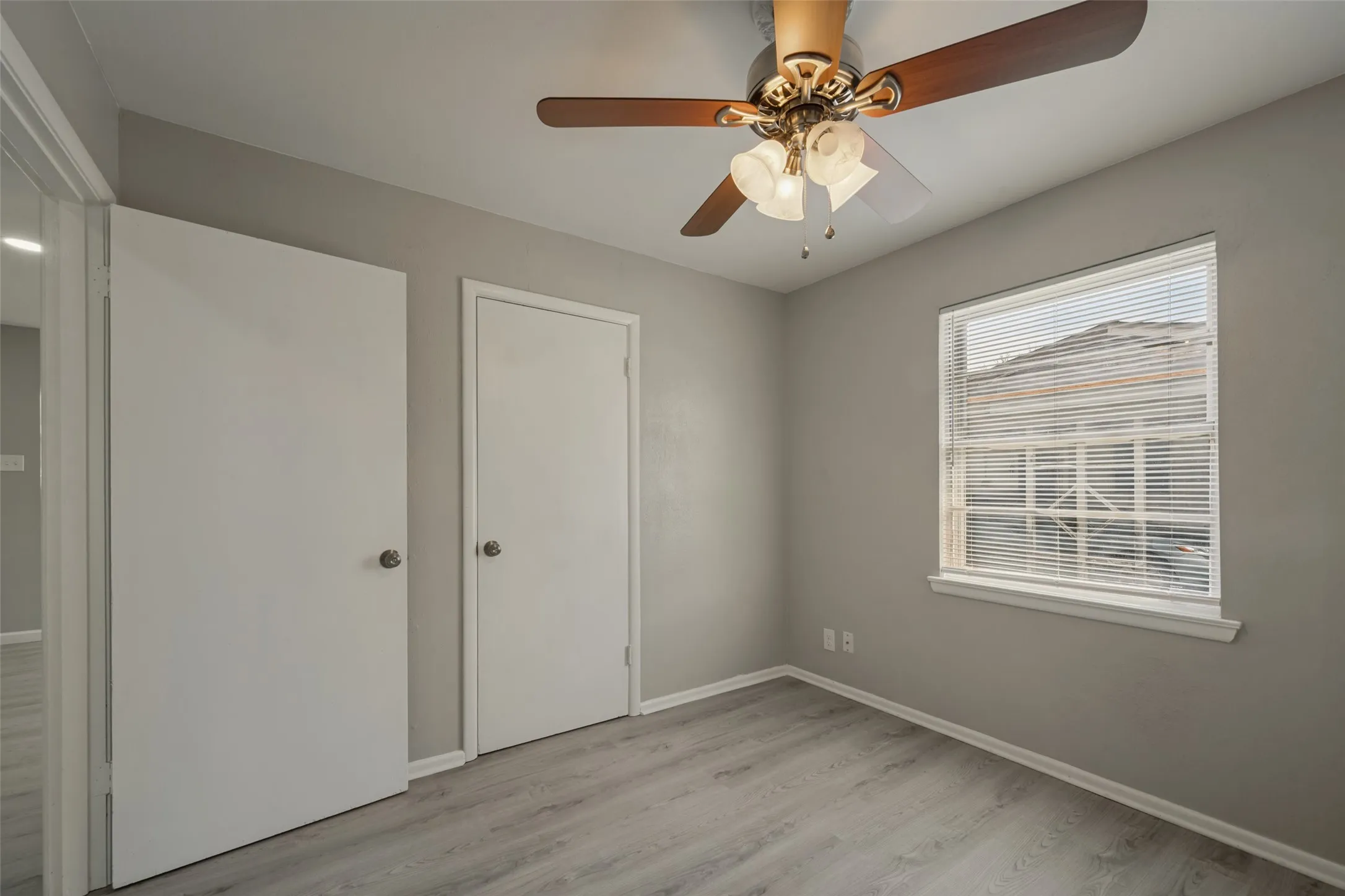 Single Family Residence For Sale in Tarrant County , 408 E Tucker Boulevard, Arlington, Texas 76010, 4 Bedroom, 2 Bathroom, 2 Garage spaces, 1,334 Sqft, built in 1956, mls#21403634, Real Estate Agent in Arlington, Homes For Sale in Tarrant county, Homes For Sale in Arlington, Realtor in Arlington Texas, Real Estate Brokerage Independent Realty Texas, Luminita Cordes Realtor