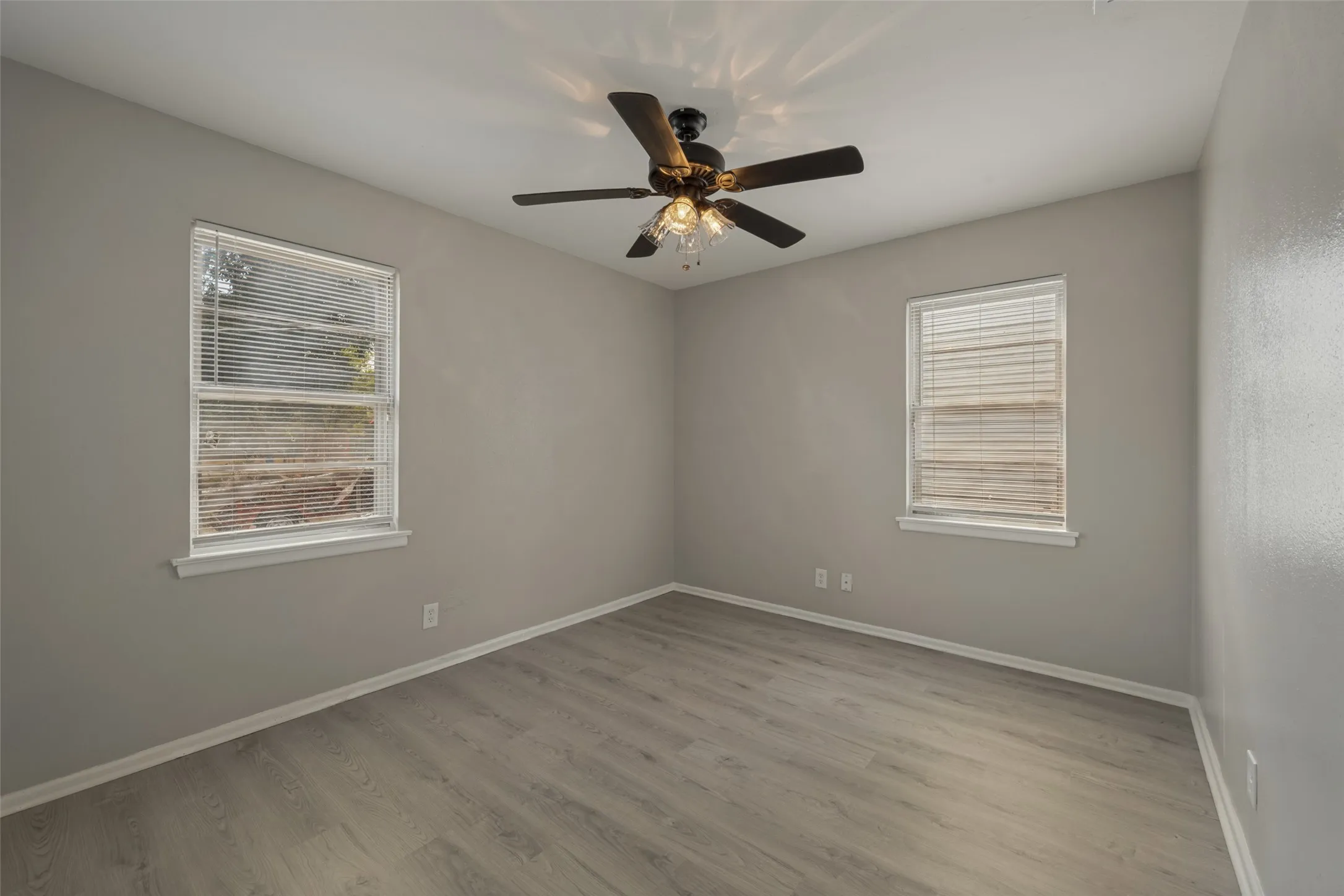 Single Family Residence For Sale in Tarrant County , 408 E Tucker Boulevard, Arlington, Texas 76010, 4 Bedroom, 2 Bathroom, 2 Garage spaces, 1,334 Sqft, built in 1956, mls#21403634, Real Estate Agent in Arlington, Homes For Sale in Tarrant county, Homes For Sale in Arlington, Realtor in Arlington Texas, Real Estate Brokerage Independent Realty Texas, Luminita Cordes Realtor