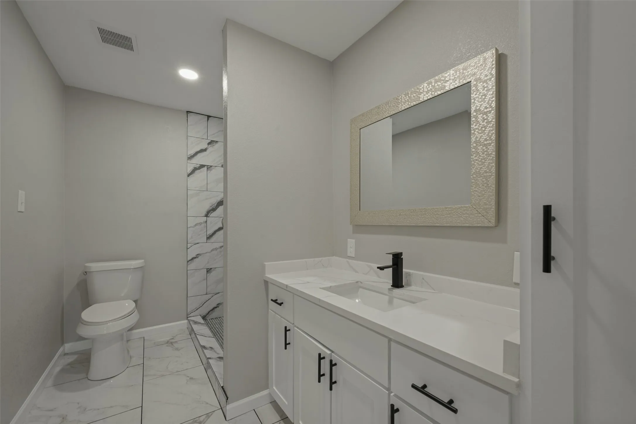 Single Family Residence For Sale in Tarrant County , 408 E Tucker Boulevard, Arlington, Texas 76010, 4 Bedroom, 2 Bathroom, 2 Garage spaces, 1,334 Sqft, built in 1956, mls#21403634, Real Estate Agent in Arlington, Homes For Sale in Tarrant county, Homes For Sale in Arlington, Realtor in Arlington Texas, Real Estate Brokerage Independent Realty Texas, Luminita Cordes Realtor