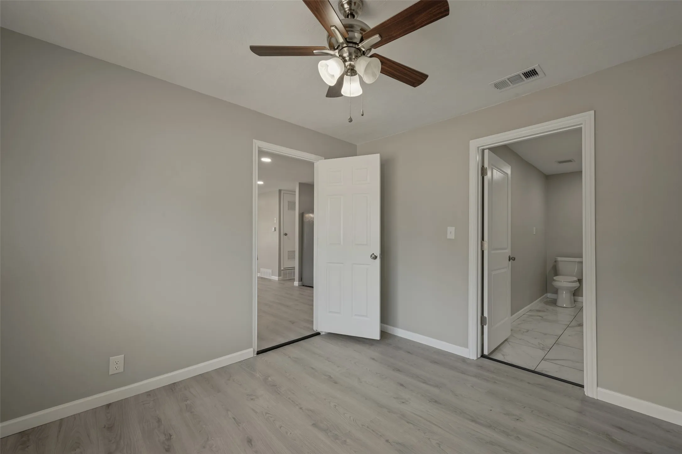 Single Family Residence For Sale in Tarrant County , 408 E Tucker Boulevard, Arlington, Texas 76010, 4 Bedroom, 2 Bathroom, 2 Garage spaces, 1,334 Sqft, built in 1956, mls#21403634, Real Estate Agent in Arlington, Homes For Sale in Tarrant county, Homes For Sale in Arlington, Realtor in Arlington Texas, Real Estate Brokerage Independent Realty Texas, Luminita Cordes Realtor