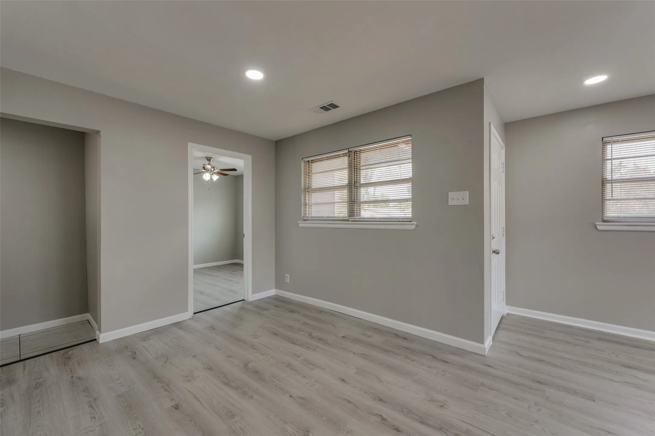 Single Family Residence For Sale in Tarrant County , 408 E Tucker Boulevard, Arlington, Texas 76010, 4 Bedroom, 2 Bathroom, 2 Garage spaces, 1,334 Sqft, built in 1956, mls#21403634, Real Estate Agent in Arlington, Homes For Sale in Tarrant county, Homes For Sale in Arlington, Realtor in Arlington Texas, Real Estate Brokerage Independent Realty Texas, Luminita Cordes Realtor