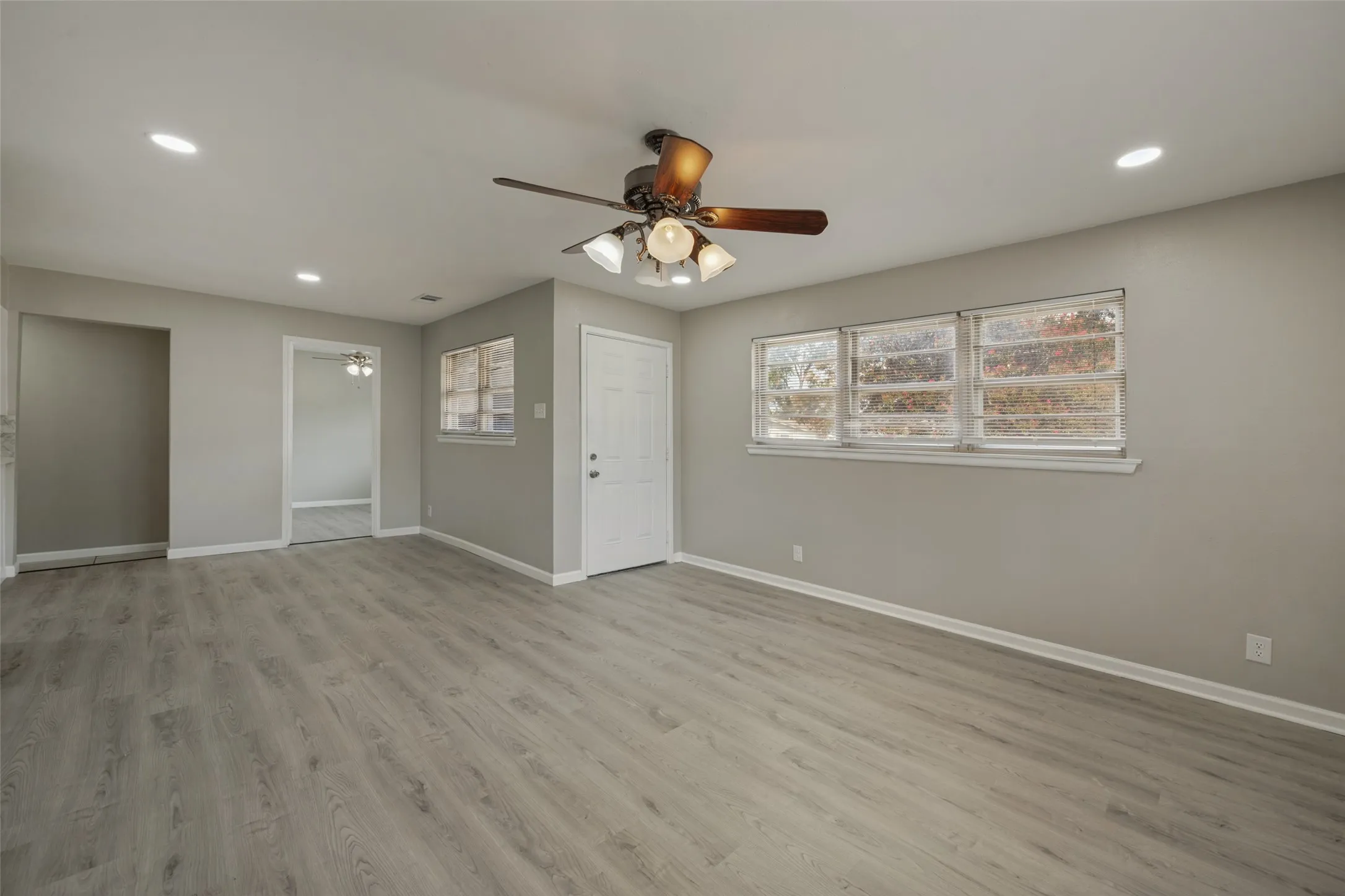 Single Family Residence For Sale in Tarrant County , 408 E Tucker Boulevard, Arlington, Texas 76010, 4 Bedroom, 2 Bathroom, 2 Garage spaces, 1,334 Sqft, built in 1956, mls#21403634, Real Estate Agent in Arlington, Homes For Sale in Tarrant county, Homes For Sale in Arlington, Realtor in Arlington Texas, Real Estate Brokerage Independent Realty Texas, Luminita Cordes Realtor