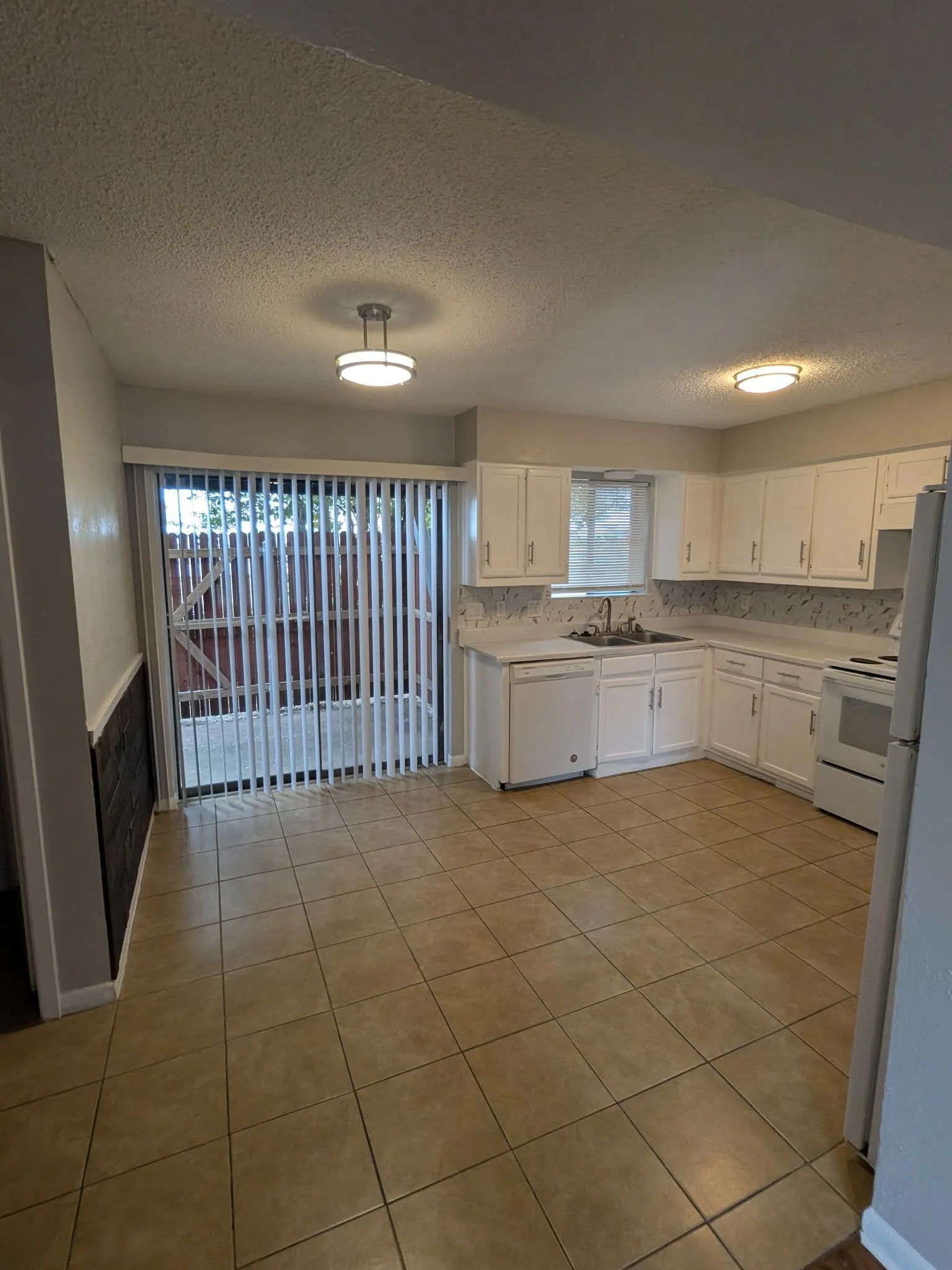 Condominium For Rent in Dallas County , 514 E Belt Line Road B12, De Soto, Texas 75115, 2 Bedroom, 2 Bathroom, Garage spaces, 1,106 Sqft, built in 1983, mls#21403600, Real Estate Agent in De Soto, Homes For Rent in Dallas county, Homes For Rent in De Soto, Realtor in De Soto Texas, Real Estate Brokerage Independent Realty Texas, Luminita Cordes Realtor