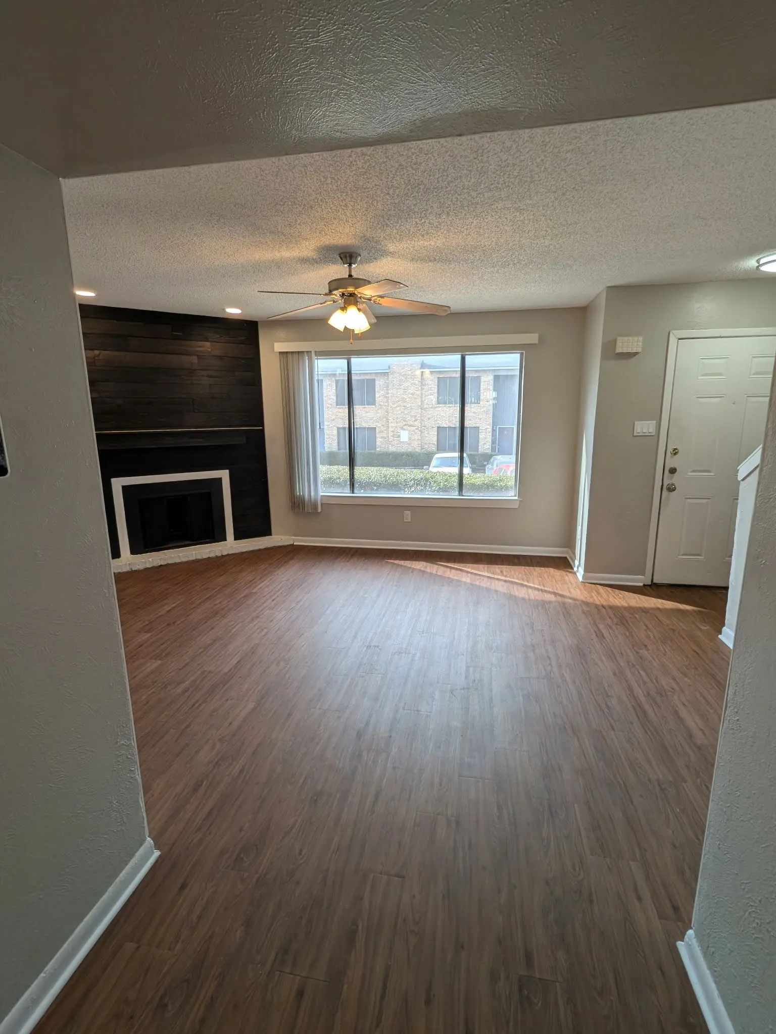 Condominium For Rent in Dallas County , 514 E Belt Line Road B12, De Soto, Texas 75115, 2 Bedroom, 2 Bathroom, Garage spaces, 1,106 Sqft, built in 1983, mls#21403600, Real Estate Agent in De Soto, Homes For Rent in Dallas county, Homes For Rent in De Soto, Realtor in De Soto Texas, Real Estate Brokerage Independent Realty Texas, Luminita Cordes Realtor